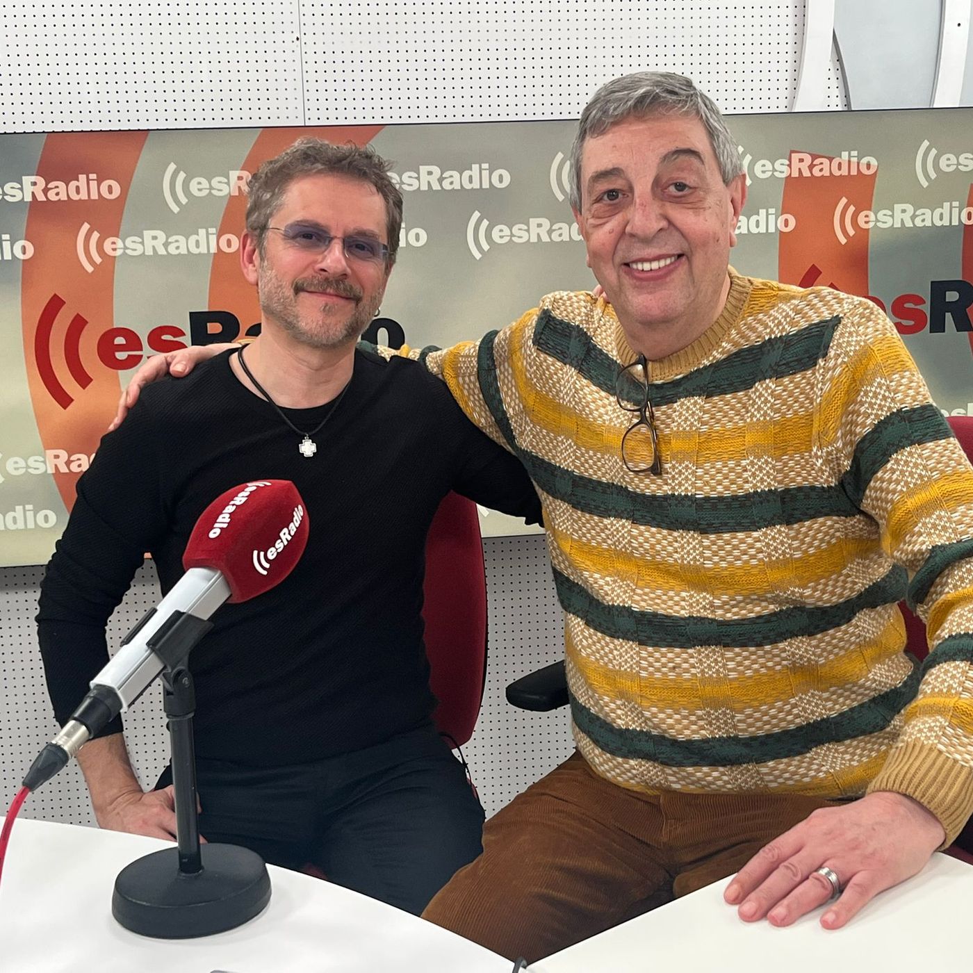 Una Hora Contigo: Juanma Bajo Ulloa se queja de que "sólo hay cabida para cine familiar o propaganda política" episode artwork