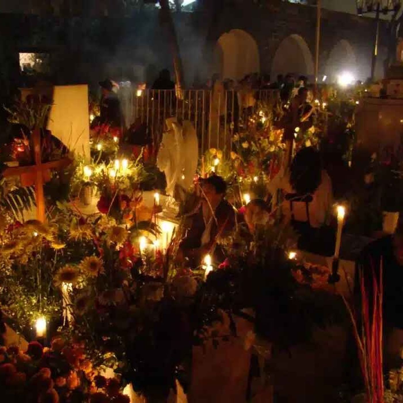 El significado del Día de Muertos:  identidad, memoria y continuidad episode artwork