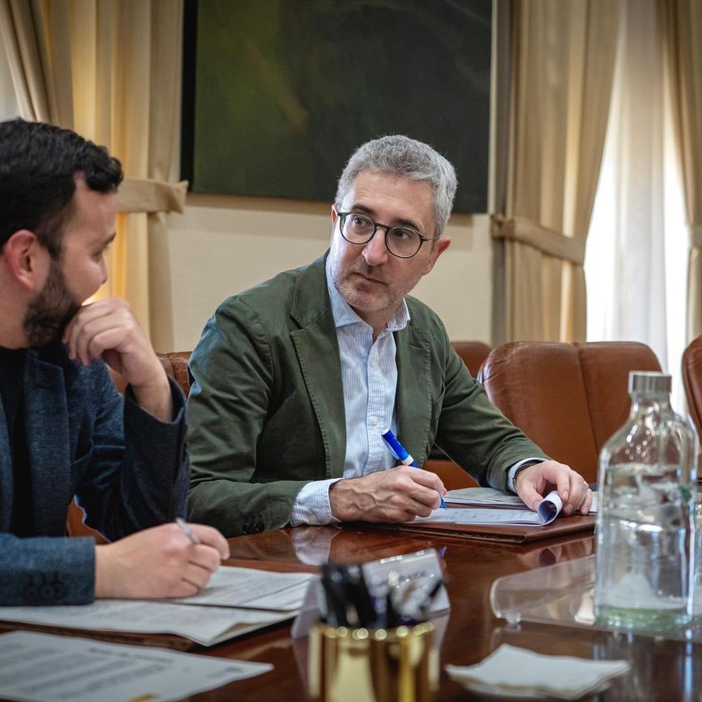 La Brújula de la Economía: El precio del petróleo, el nuevo ministro de Hacienda y el decreto anticrisis (26/03/2026) episode artwork
