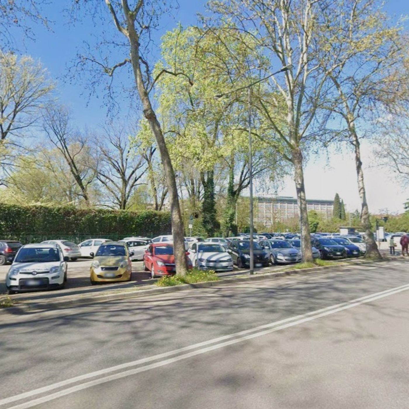 Al via la riqualificazione: il parcheggio sud del San Bortolo diventa “smart” episode artwork