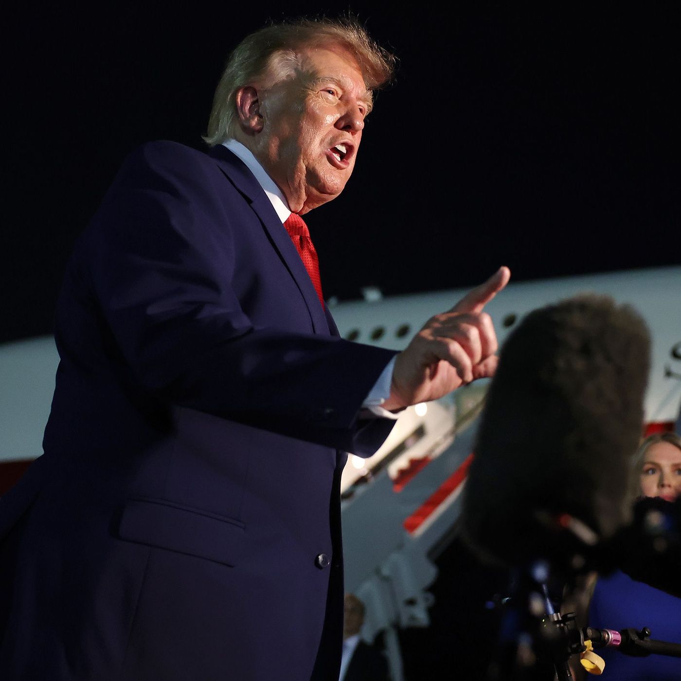 How Trumps secret plane switch unfolded