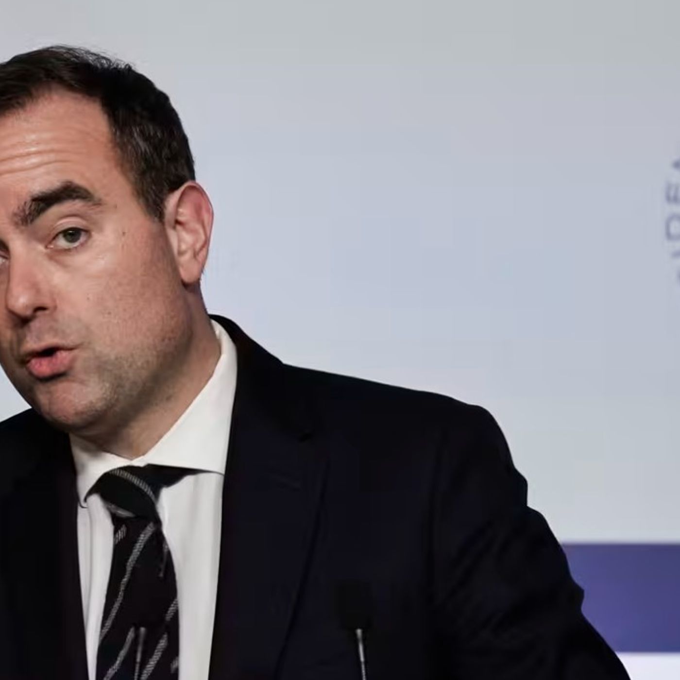 Francia24: Lecornu aveva scherzato,si va al voto di fiducia - Primo ministro "rassegnato" - Thierry Breton minaccia Trump - Meteo Parigi e M
