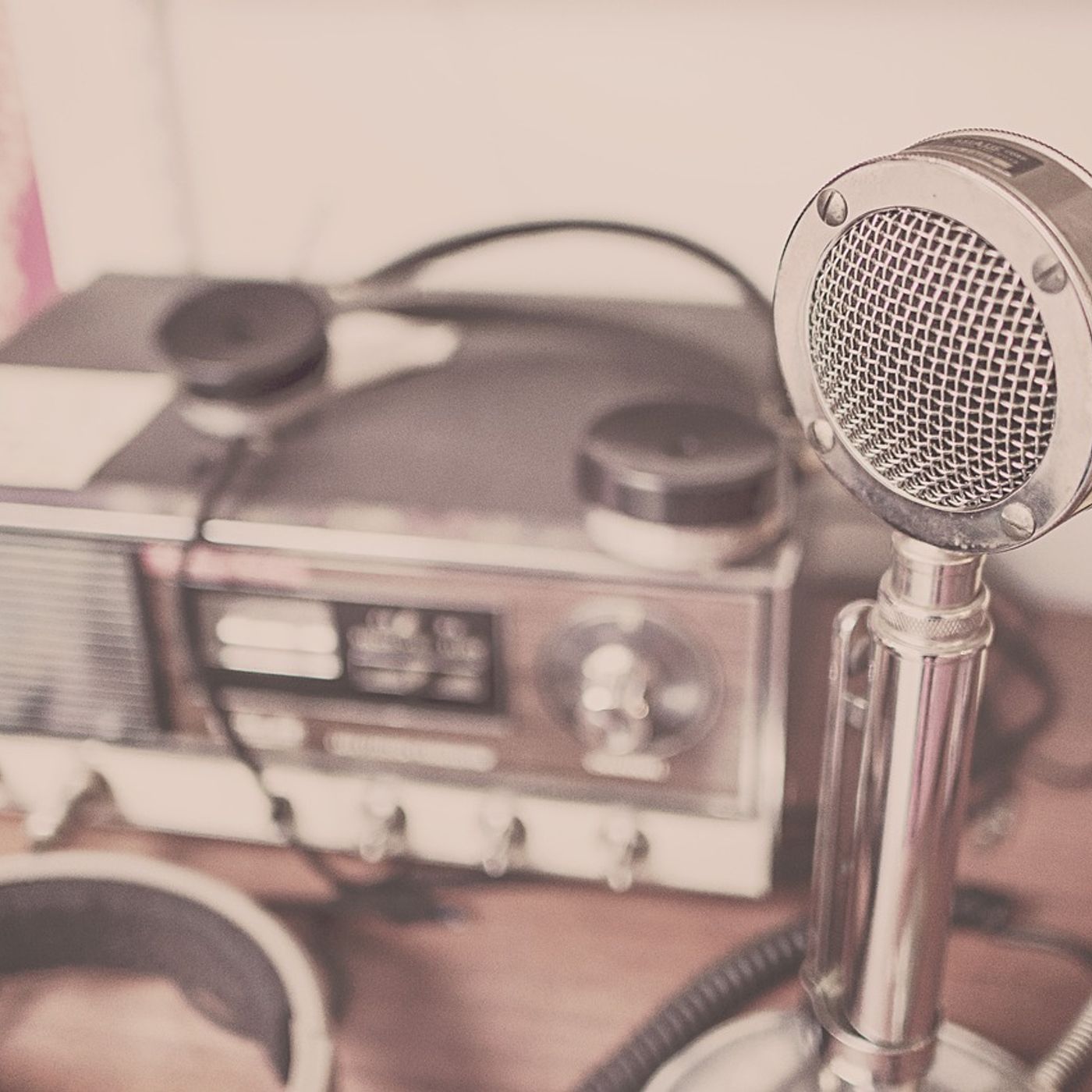 Le studio des p'tits fous podcast artwork