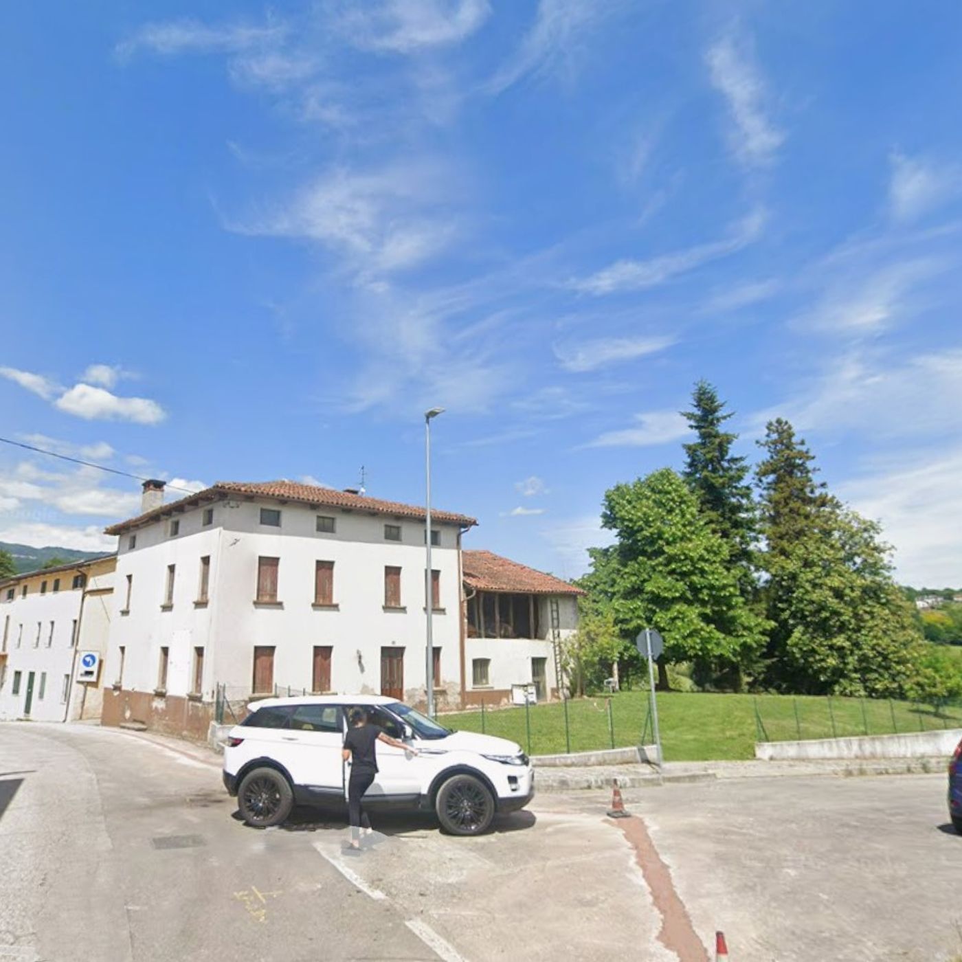 Evacuate tre famiglie per il rischio crollo di un edificio abbandonato episode artwork