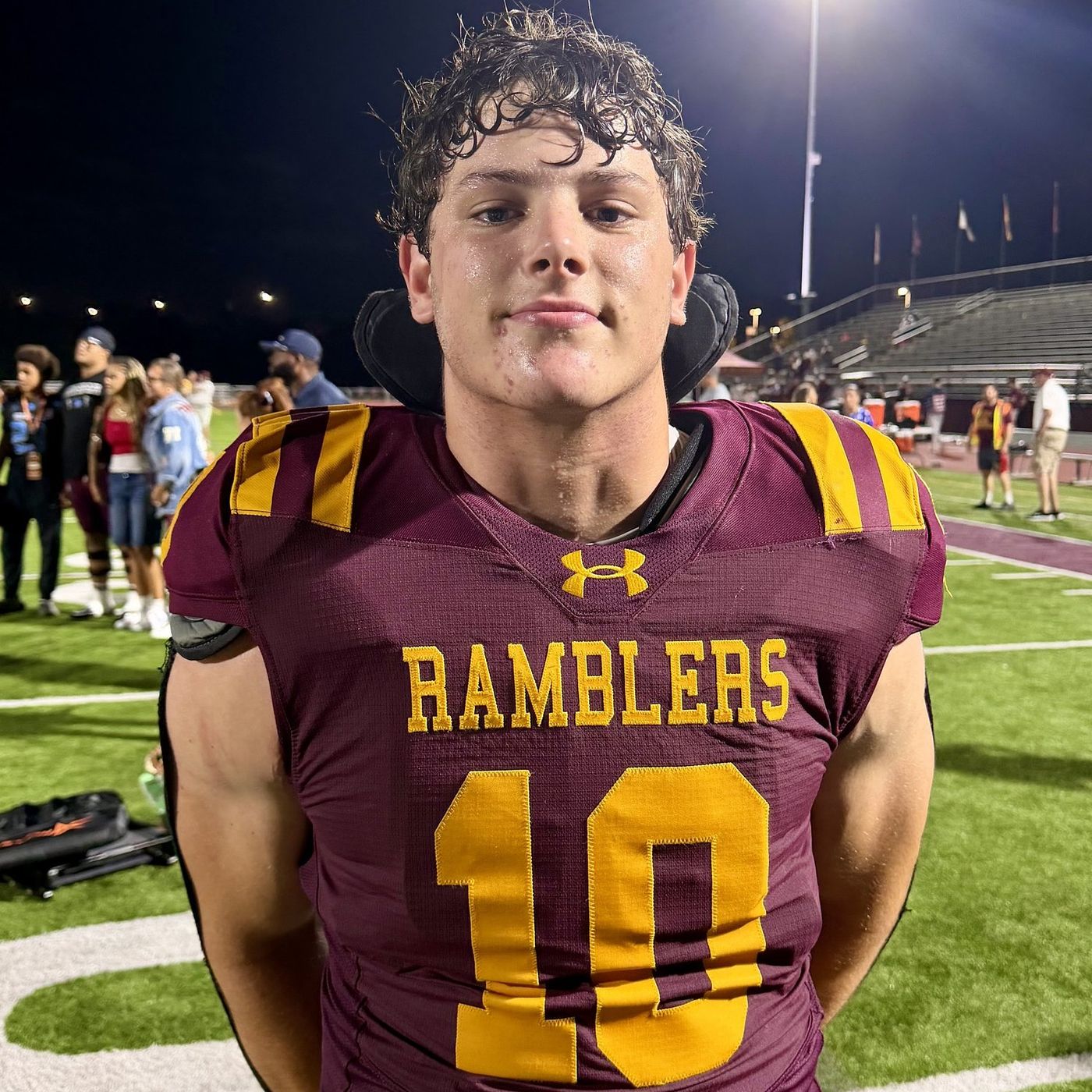 Will Mettee scoops and scores, Matthew Lee delivers clutch TD pass as Loyola outlasts Brother Rice episode artwork