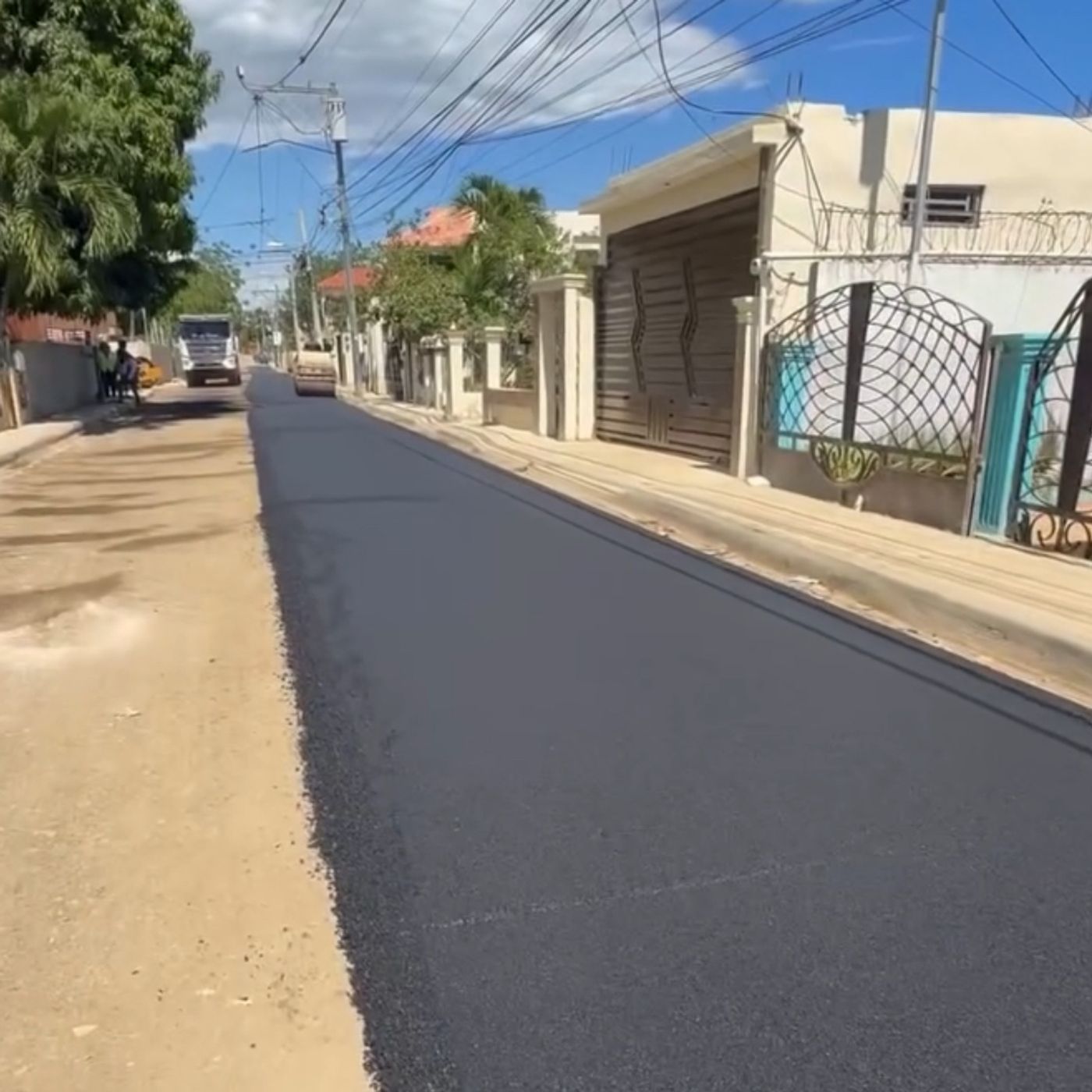 Asfaltado histórico en la Calle 10 de Septiembre de SPM