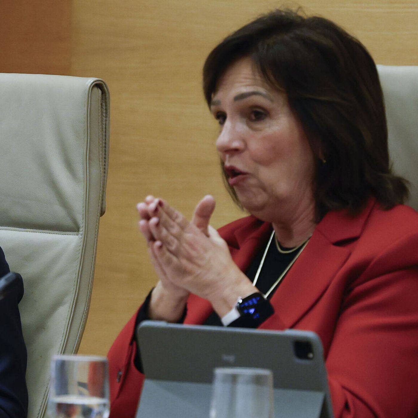 La República de los Tonnntos: La indecente actuación de la socialista Carmen Martínez silenciando a Feijóo