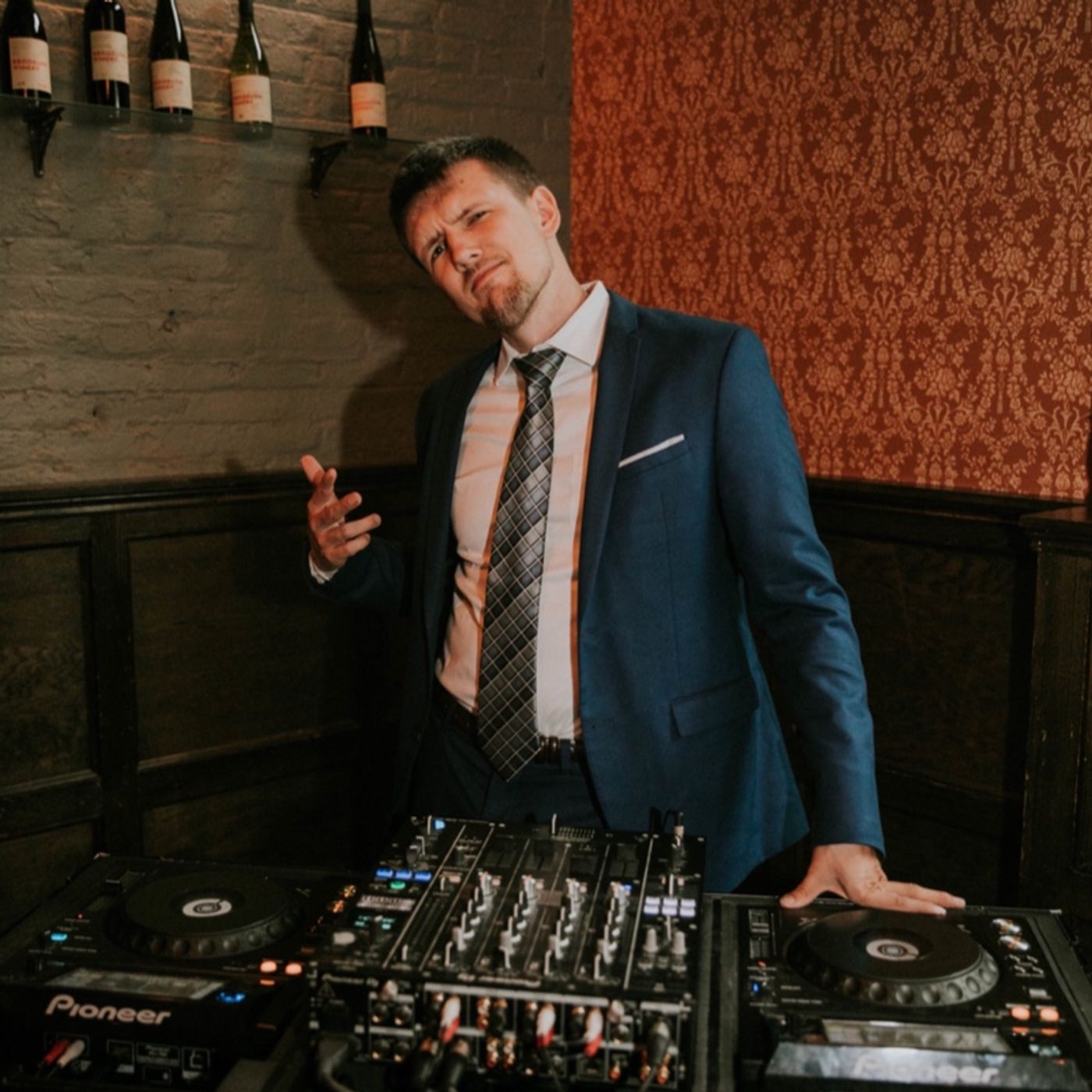5 Ways to Save Money on Your Wedding DJ