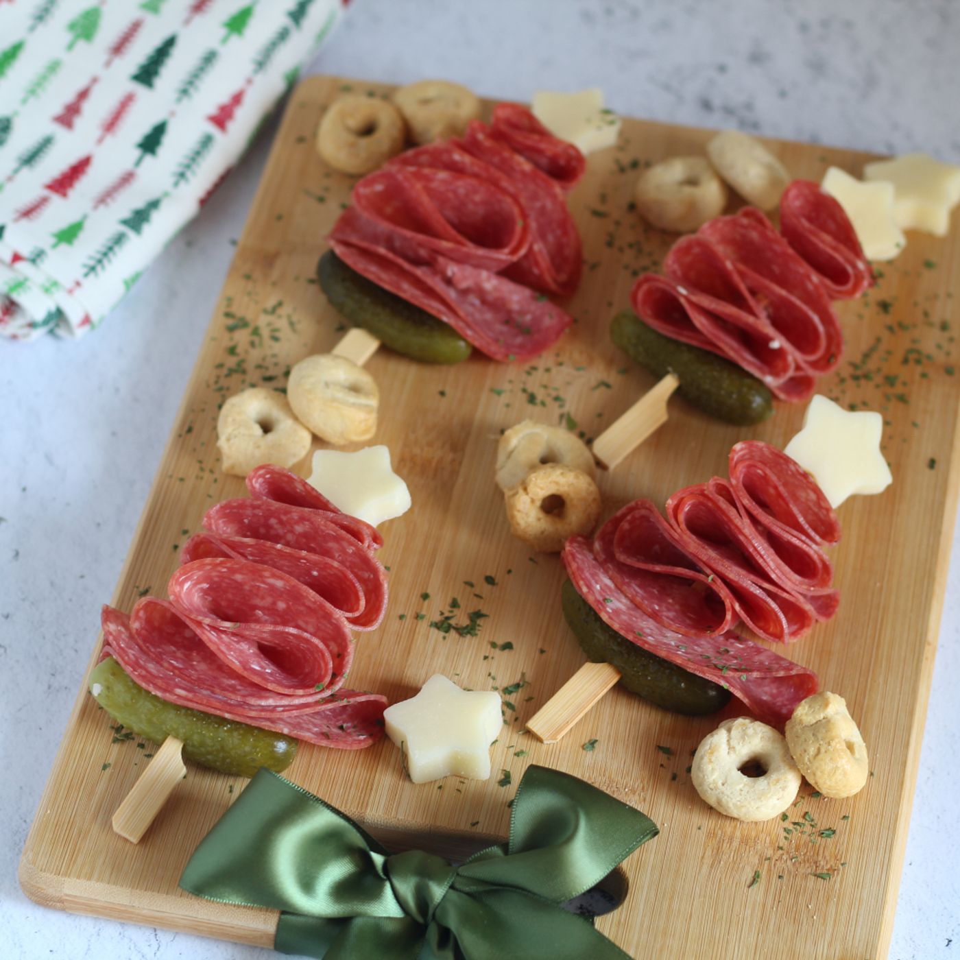 Alberelli di salame e formaggio