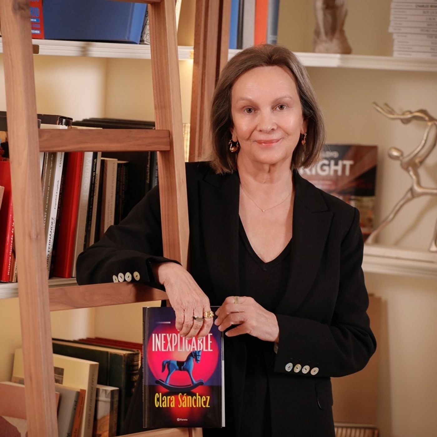 Clara Sánchez con 'Lo inexplicable' episode artwork