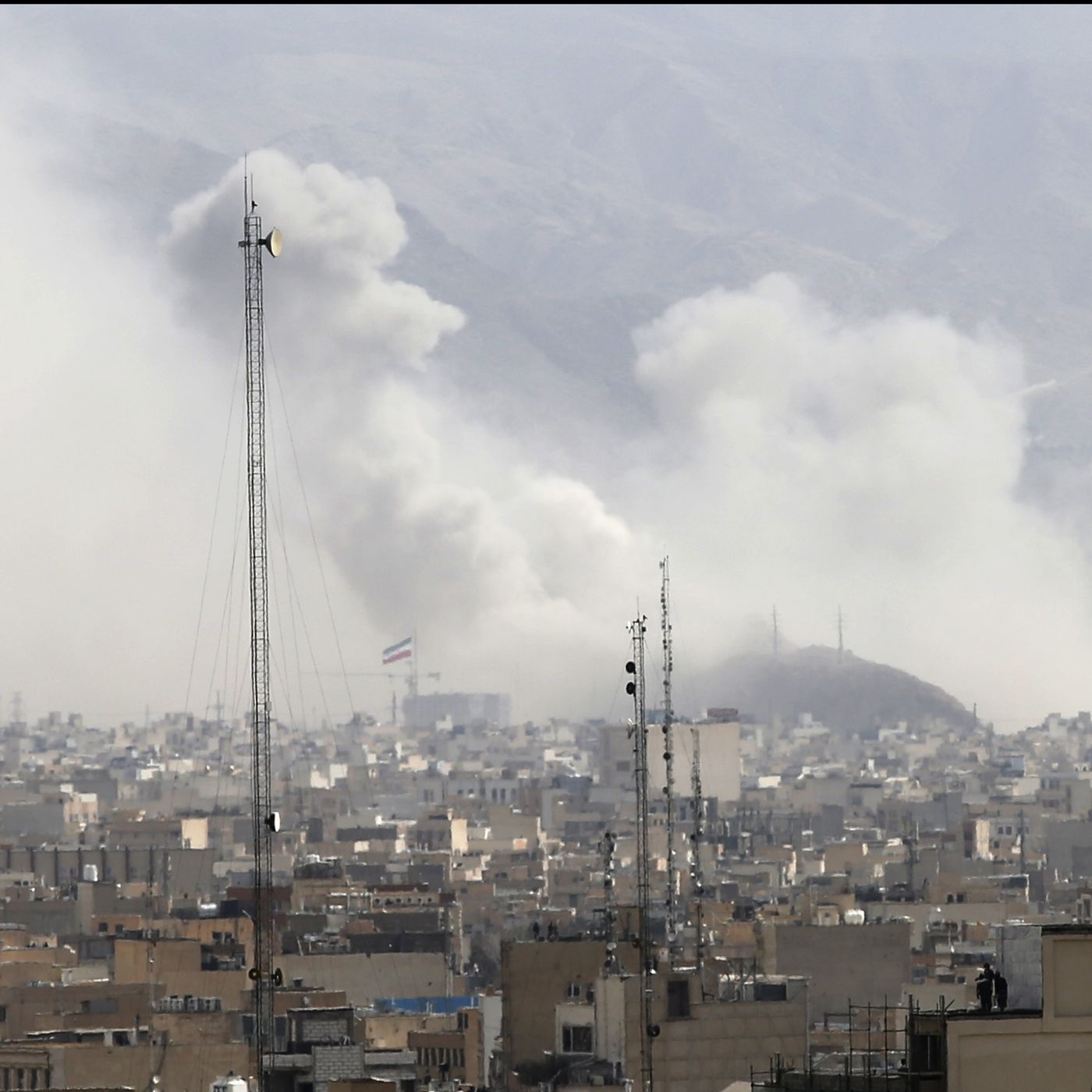 Carrusel sábado | La odisea de los españoles en la liga iraní tras el ataque de EEUU e Israel: "En la autopista hemos visto misiles por el c