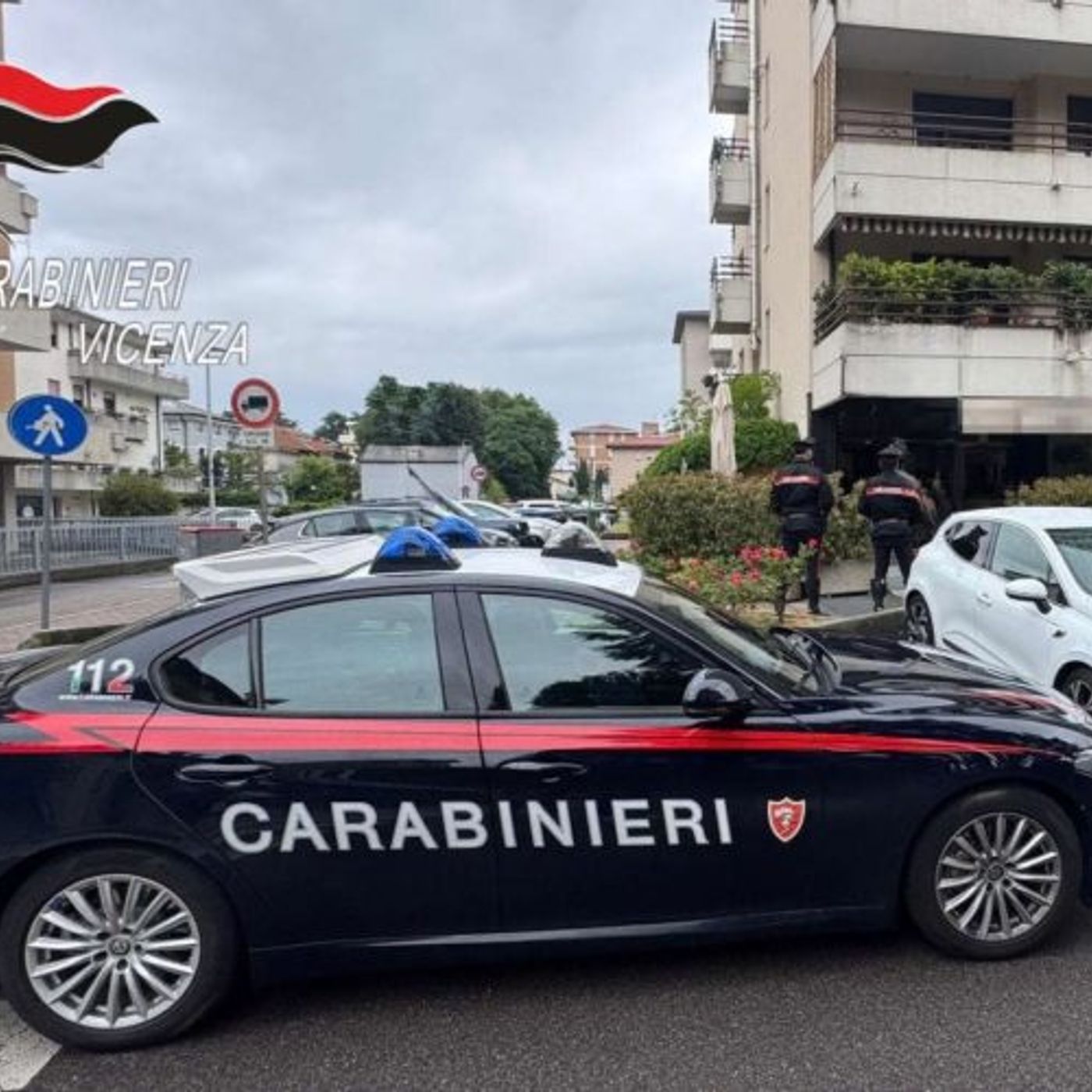 Denunicato un 32enne per vandalismi a un bar: ha sfasciato una vetrina episode artwork