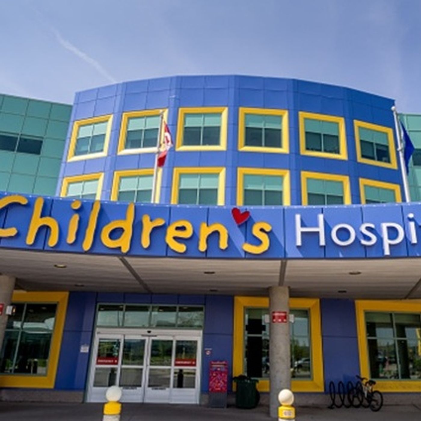 (Smile File) Young Cancer Patient Makes Good Use of Her Hospital Window episode artwork