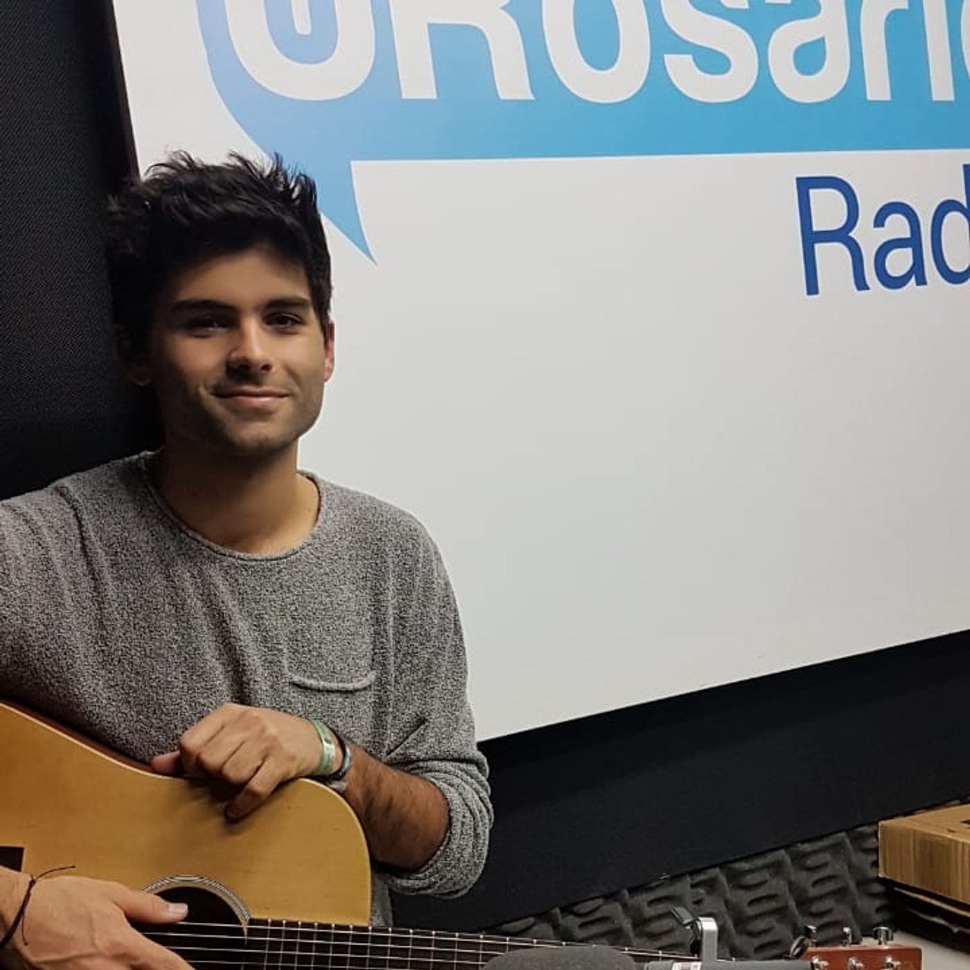 El cantante Pio Perilla presenta 'Café en Paris' episode artwork