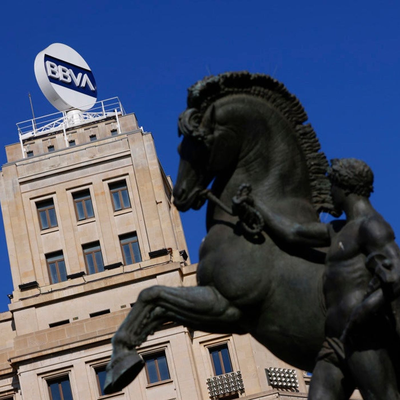 Aciertos, fallos y consecuencias de la OPA del BBVA al Banco Sabadell