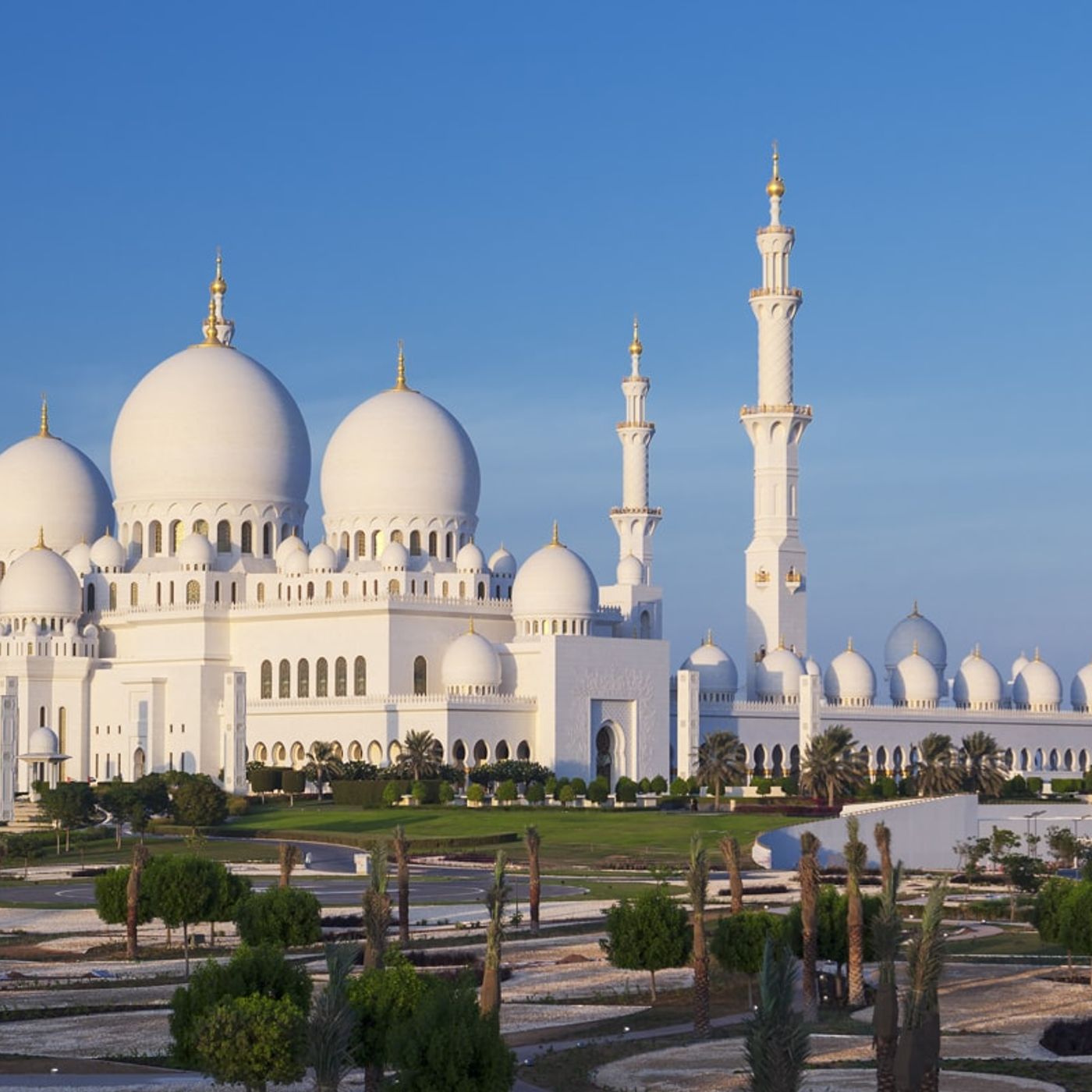 Abu Dhabi: grattacieli futuristici e tradizioni beduine nella capitale degli Emirati episode artwork