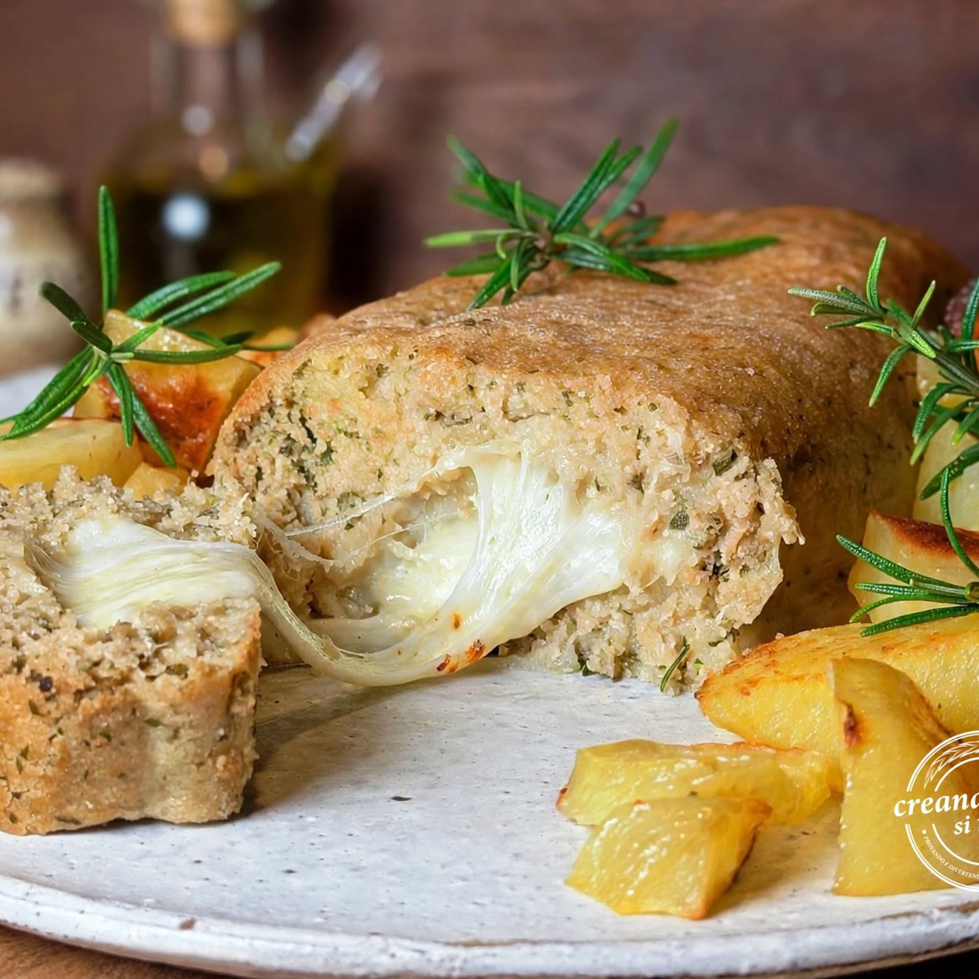 Polpettone con tonno veg e patate dal cuore filante con patate al forno episode artwork