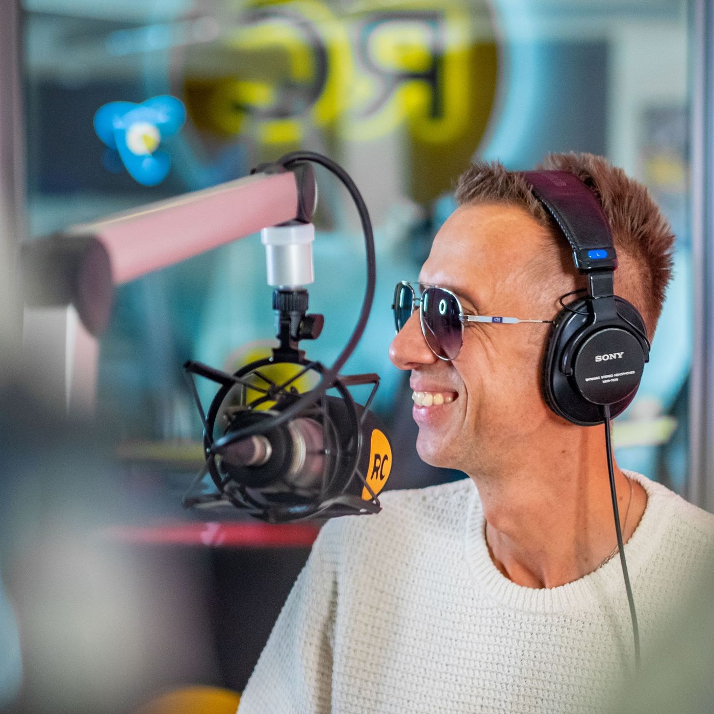 RADIOCENTRO POKALBIAI: Linas Adomaitis eterio metu penktadienio 13-os nesėkmes keitė į dovanas klausytojams episode artwork