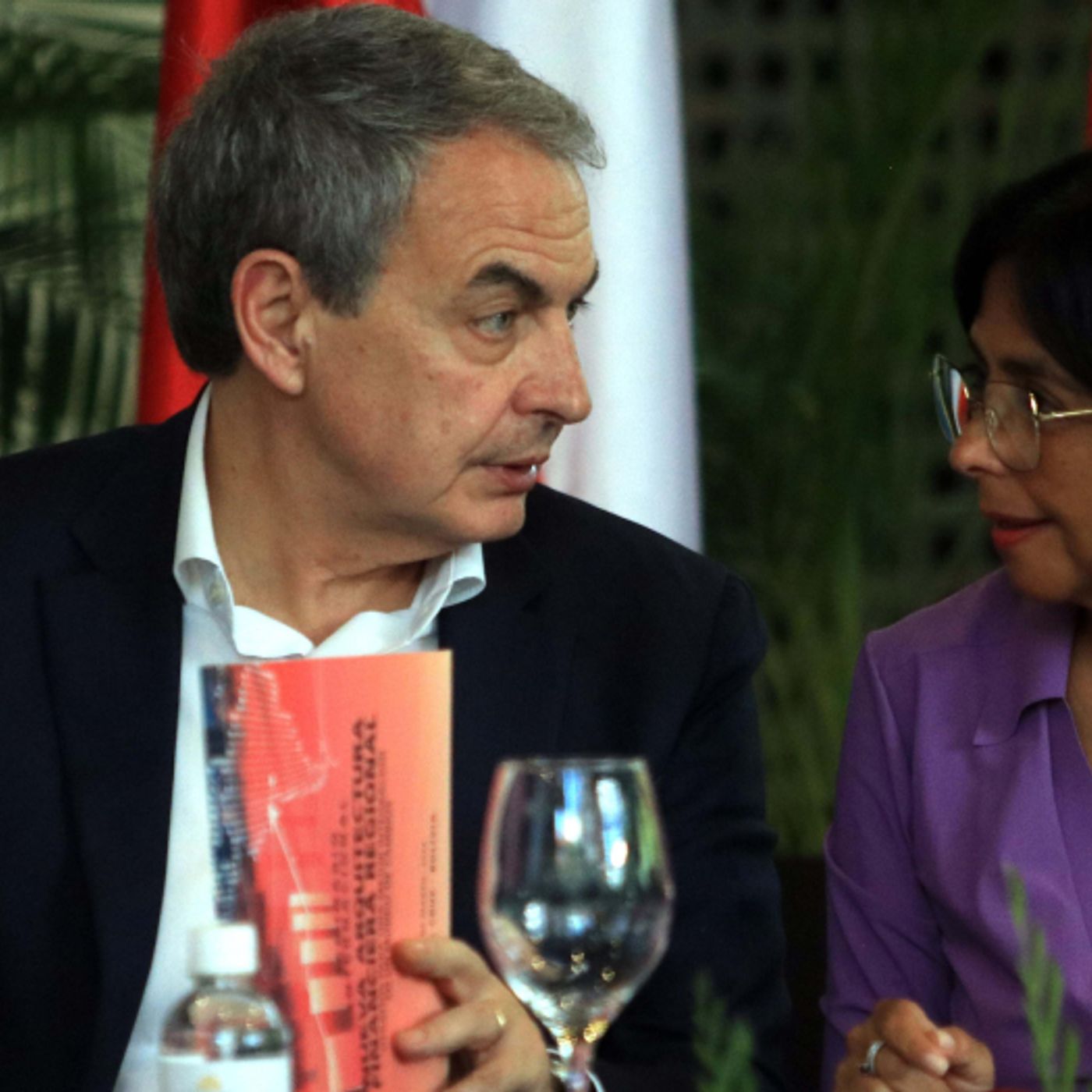 La tertulia de Cuesta: Del cierre de campaña en Aragón al viaje de Zapatero a Venezuela