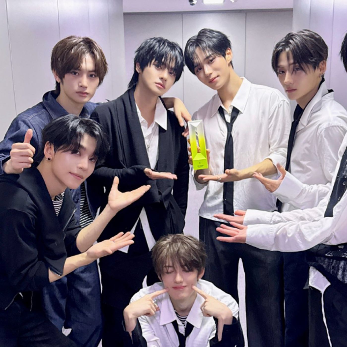 Watch: ALPHA DRIVE ONE Takes 1st Win For “BORN DIRE” On “The Show” | Soompi episode artwork