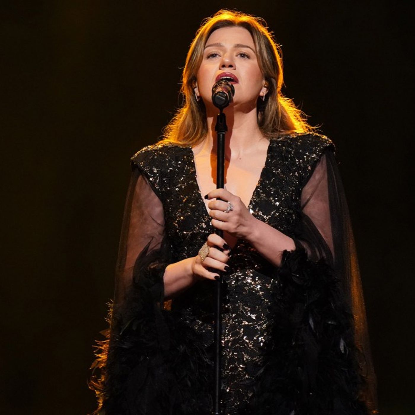 Kelly Clarkson Returns to Instagram After Former Husband’s Death With Sentimental ‘Idol’ Post: ‘I...