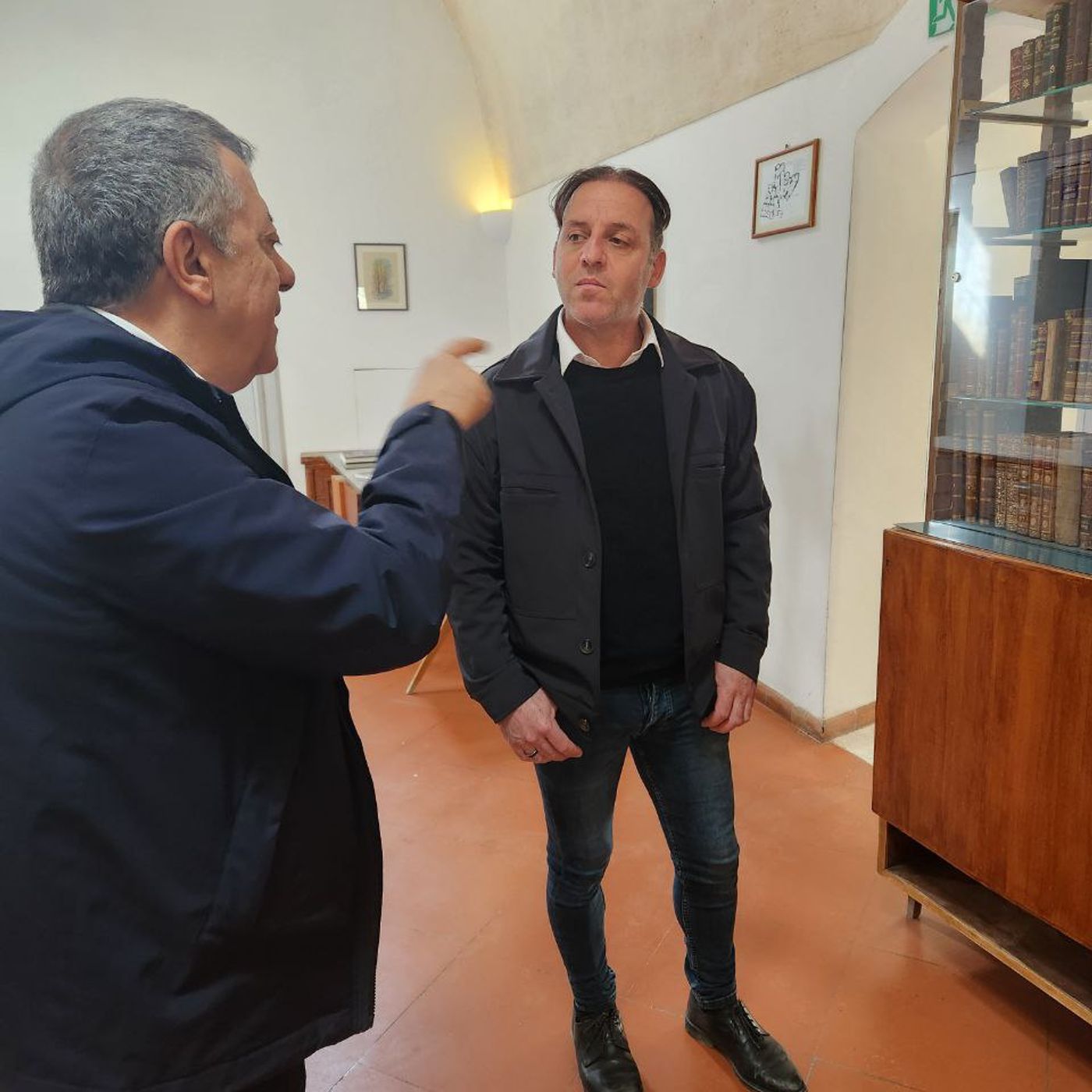 Lo scaffale - Giuseppe Esposito incontra Gregorio Padula e la biblioteca dedicata al padre episode artwork