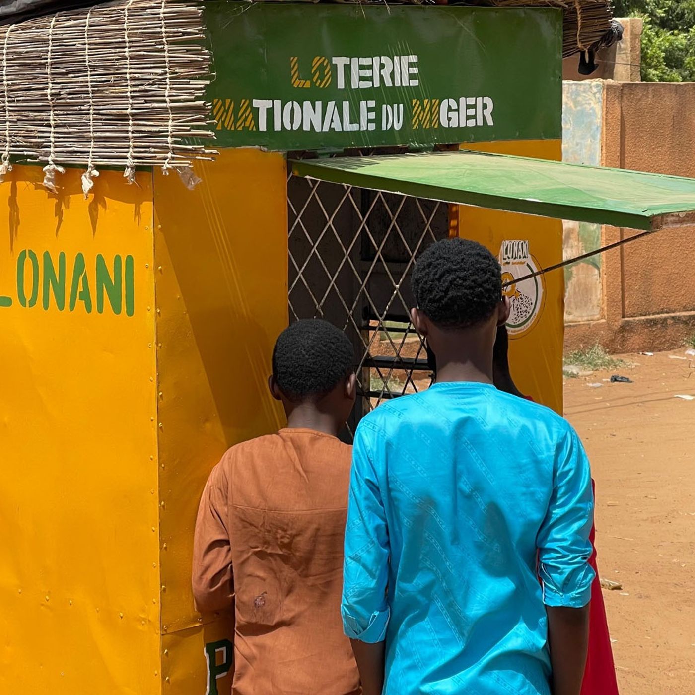 À Niamey, les jeunes et les femmes séduits par les jeux de hasard (Magazine) episode artwork