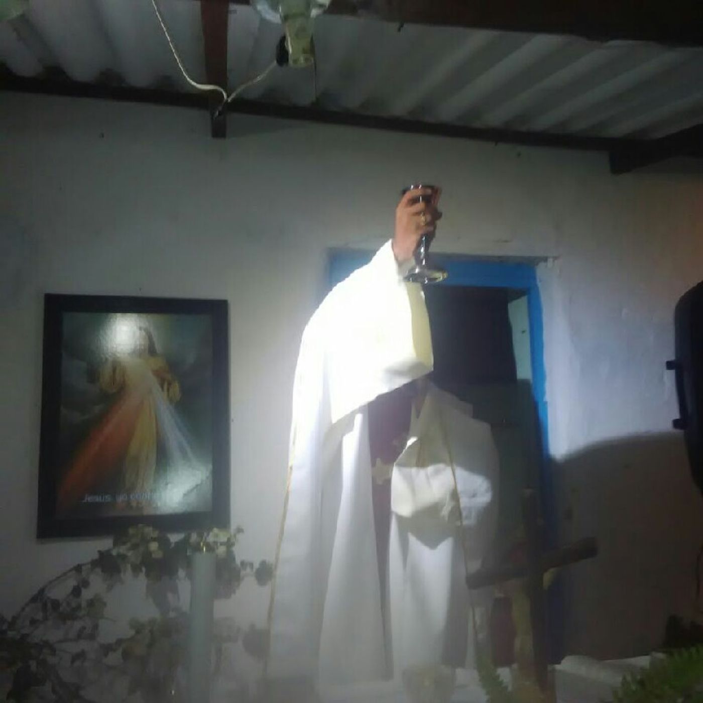 SALUDEMOS AL SEÑOR JESUS