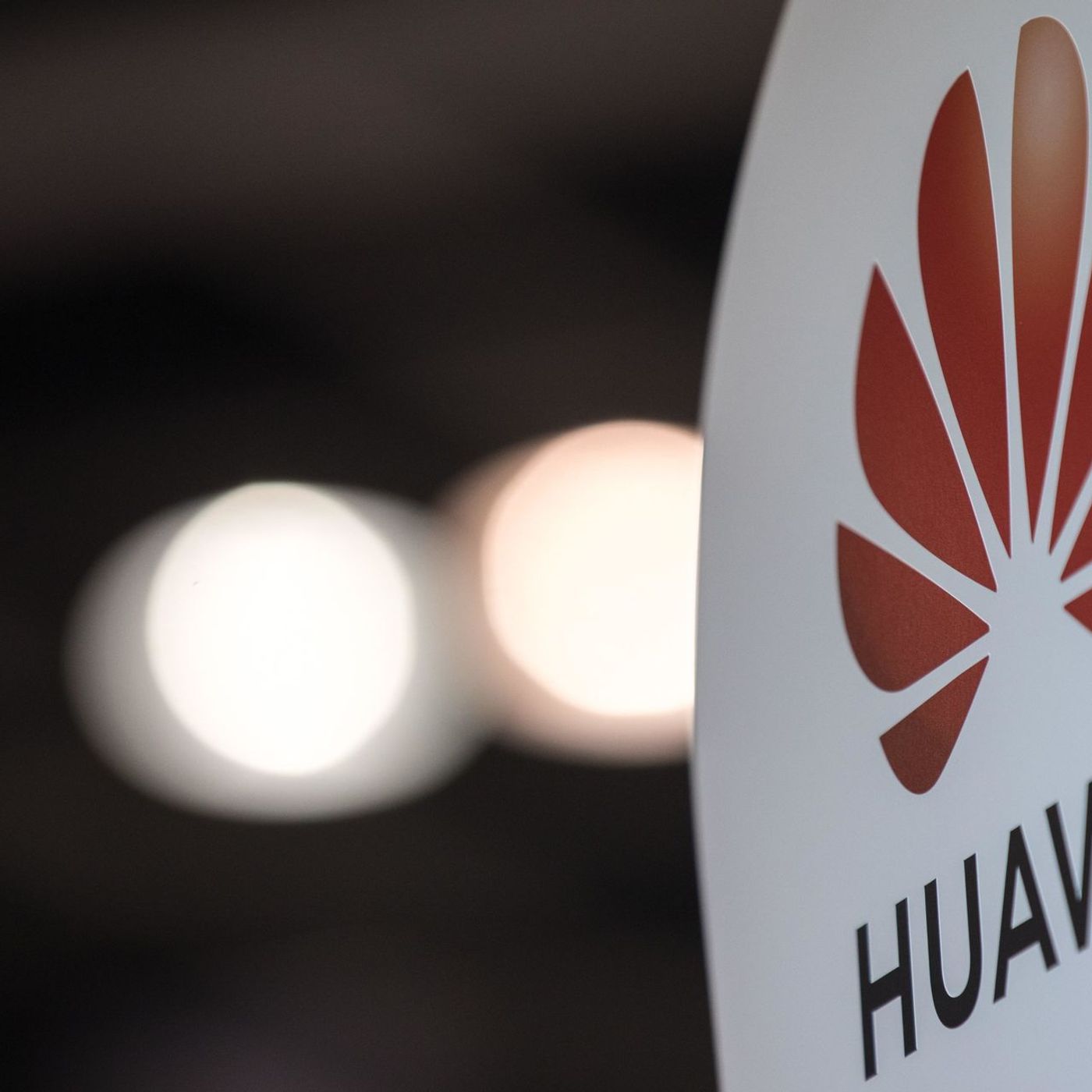 Las Noticias de La Mañana: Ofensiva del PP contra el Gobierno por el contrato con Huawei