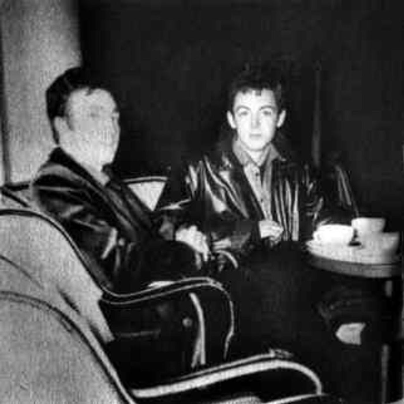 El Club de los Beatles: John y Paul celebran el cumpleaños 21 de Lennon episode artwork