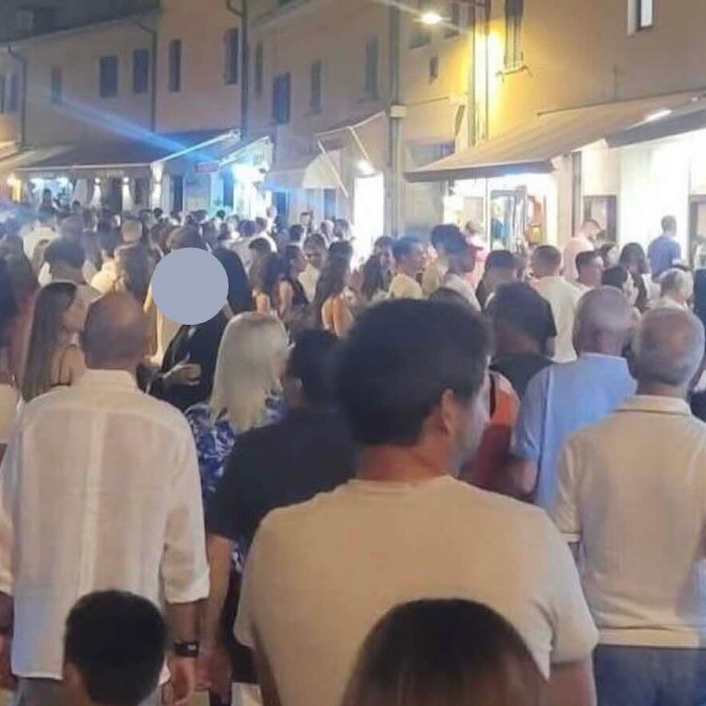 Forte dei Marmi, rapinata del Rolex durante l'aperitivo: presi tre napoletani, ma restano a piede libero episode artwork