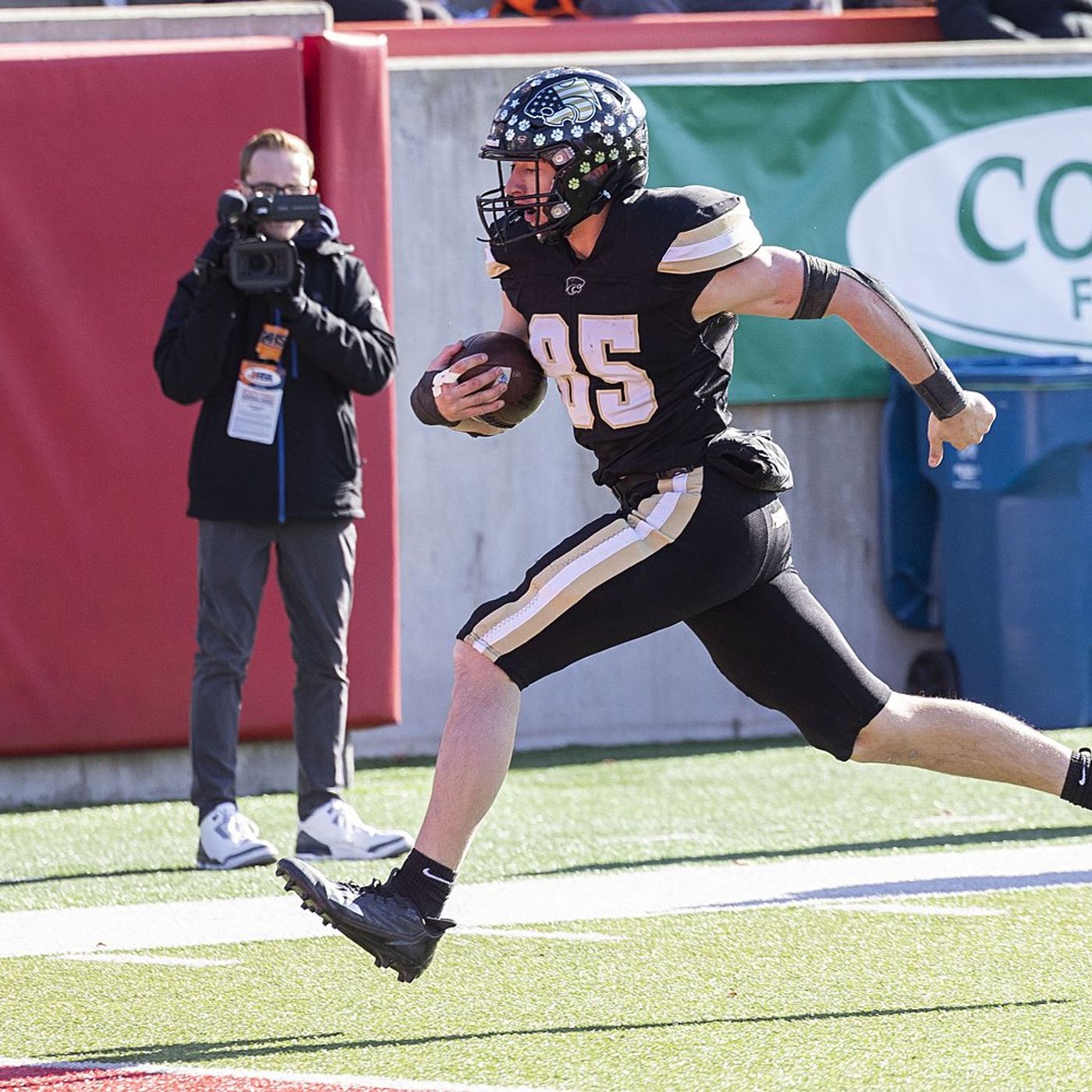 Aiden Wild scores 5 touchdowns, Lena-Winslow routs Brown County for first title since 2022 episode artwork