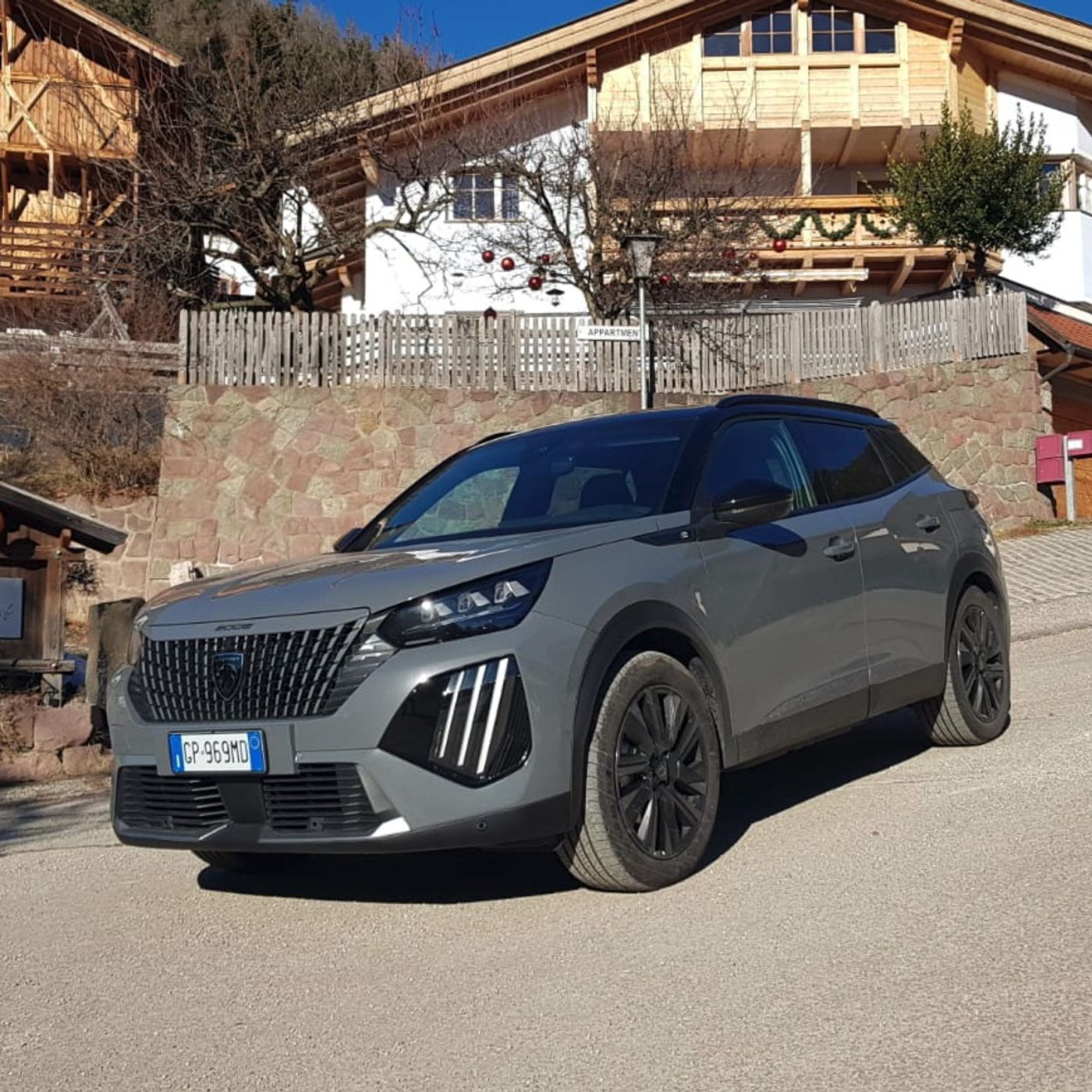 Peugeot E-2008 GT - Stile, comfort e… un compromesso sull’autonomia episode artwork