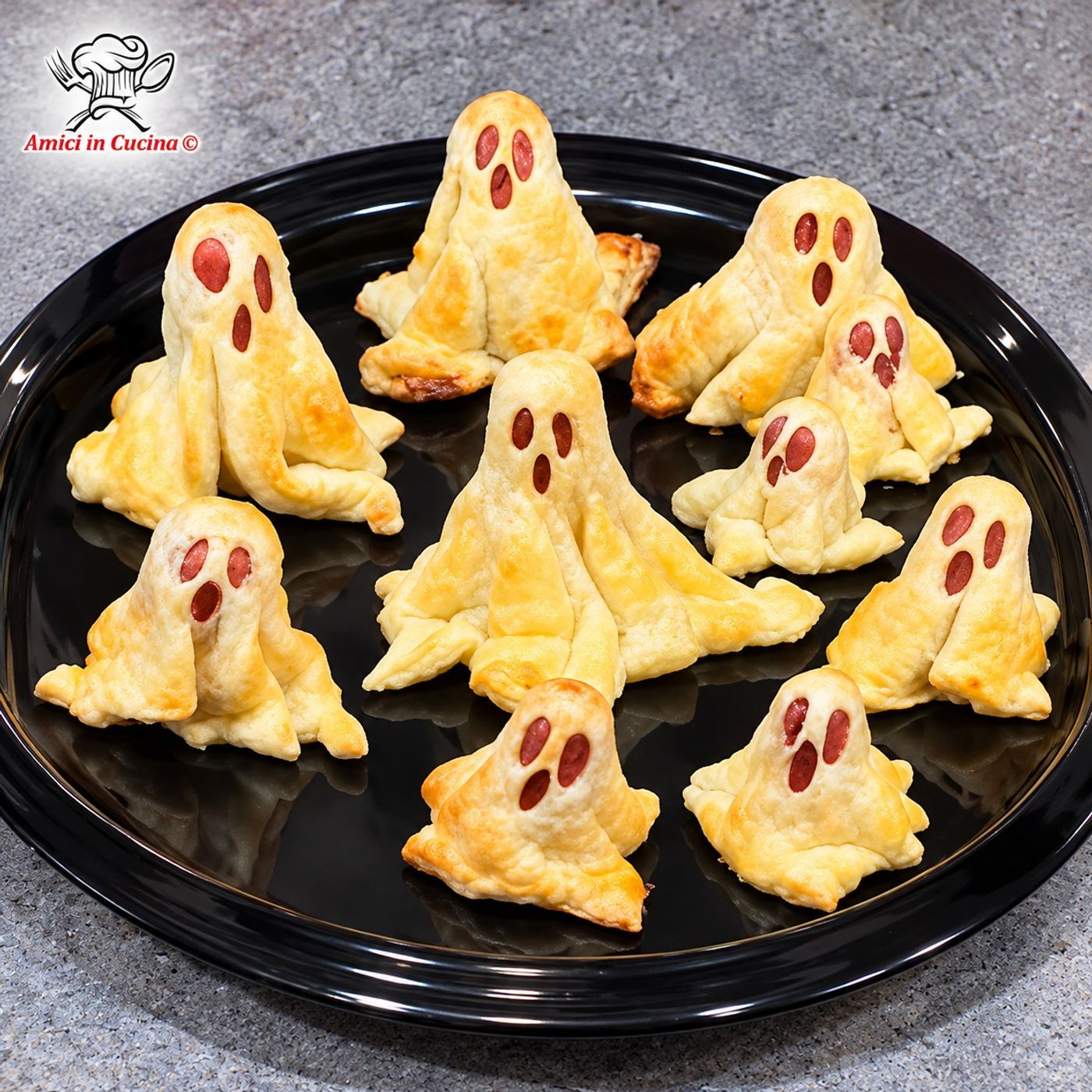 Fantasmini salati di sfoglia e würstel: l'antipasto di Halloween pronto in 20 minuti!
