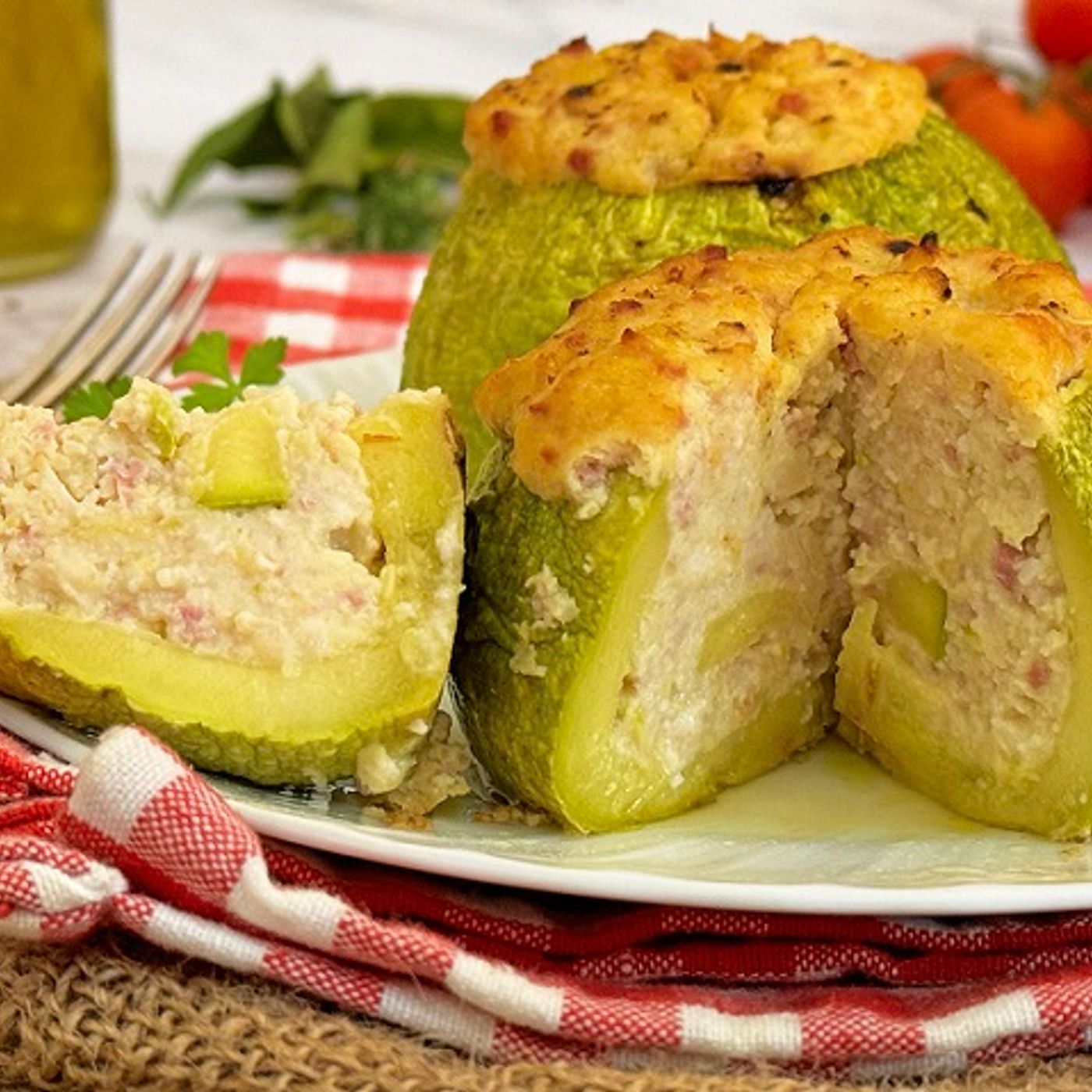 Zucchine tonde ripiene di mortadella e ricotta