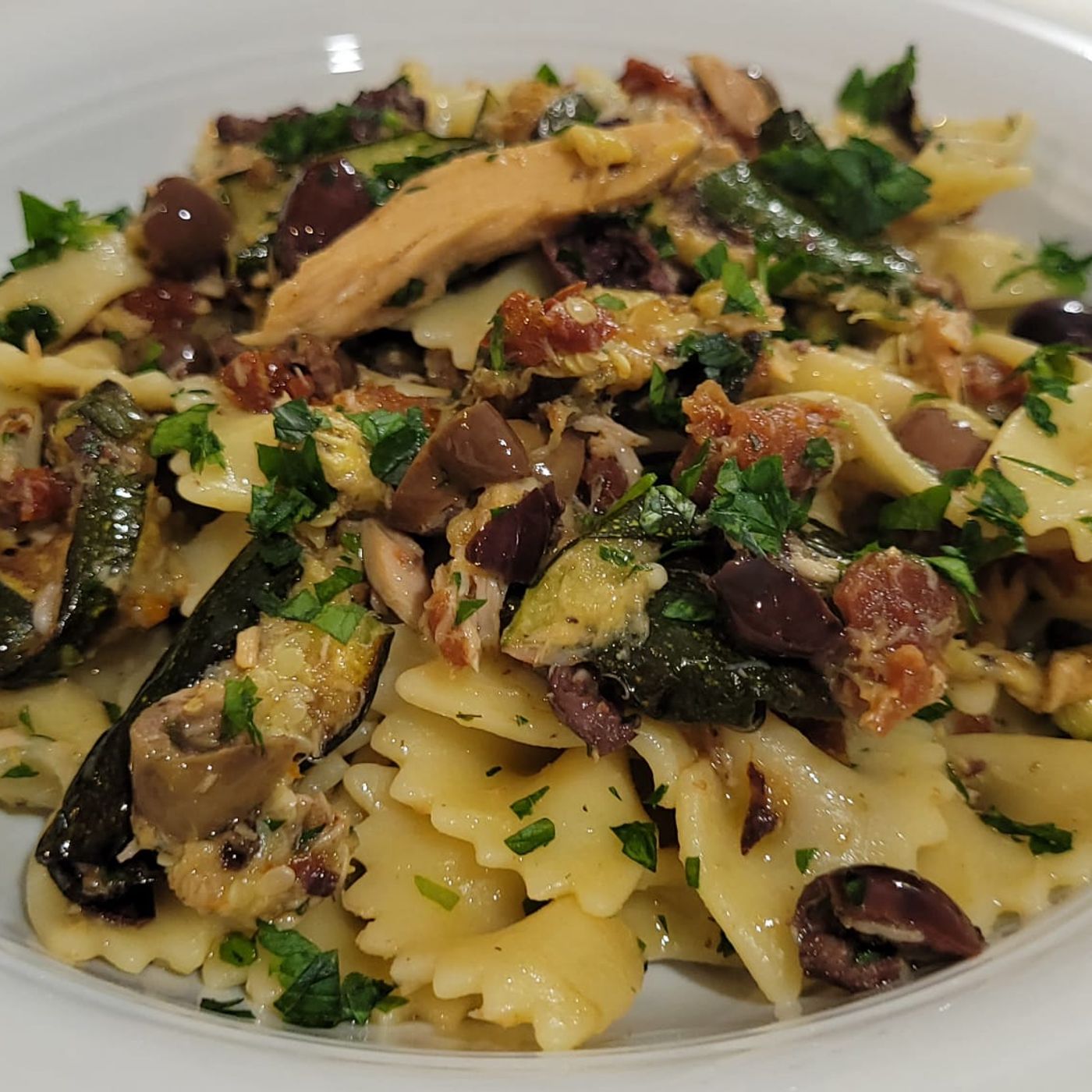 Farfalle fredde con tonno e zucchine grigliate in friggitrice ad aria episode artwork