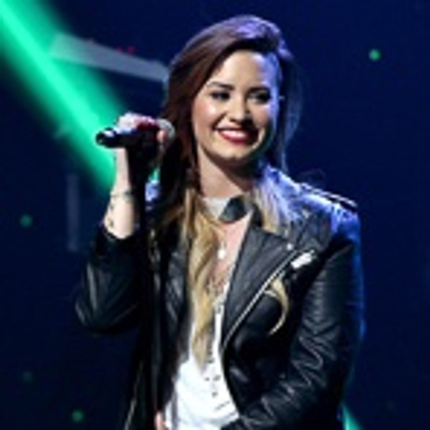 Demi Lovato Talks New Tour & Nick Jonas! episode artwork