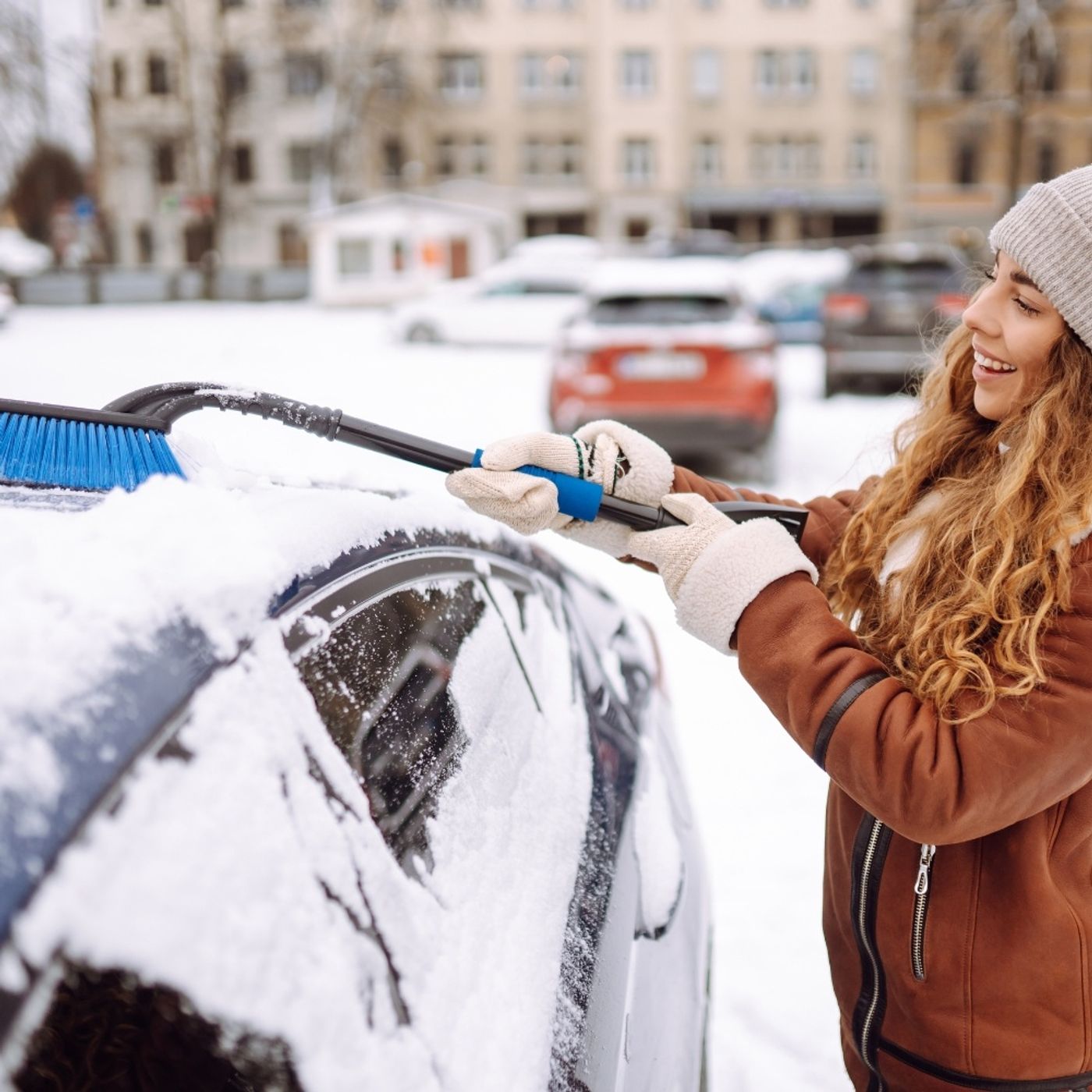 Odśnieżanie szyb. Skrobaczka to zły pomysł?