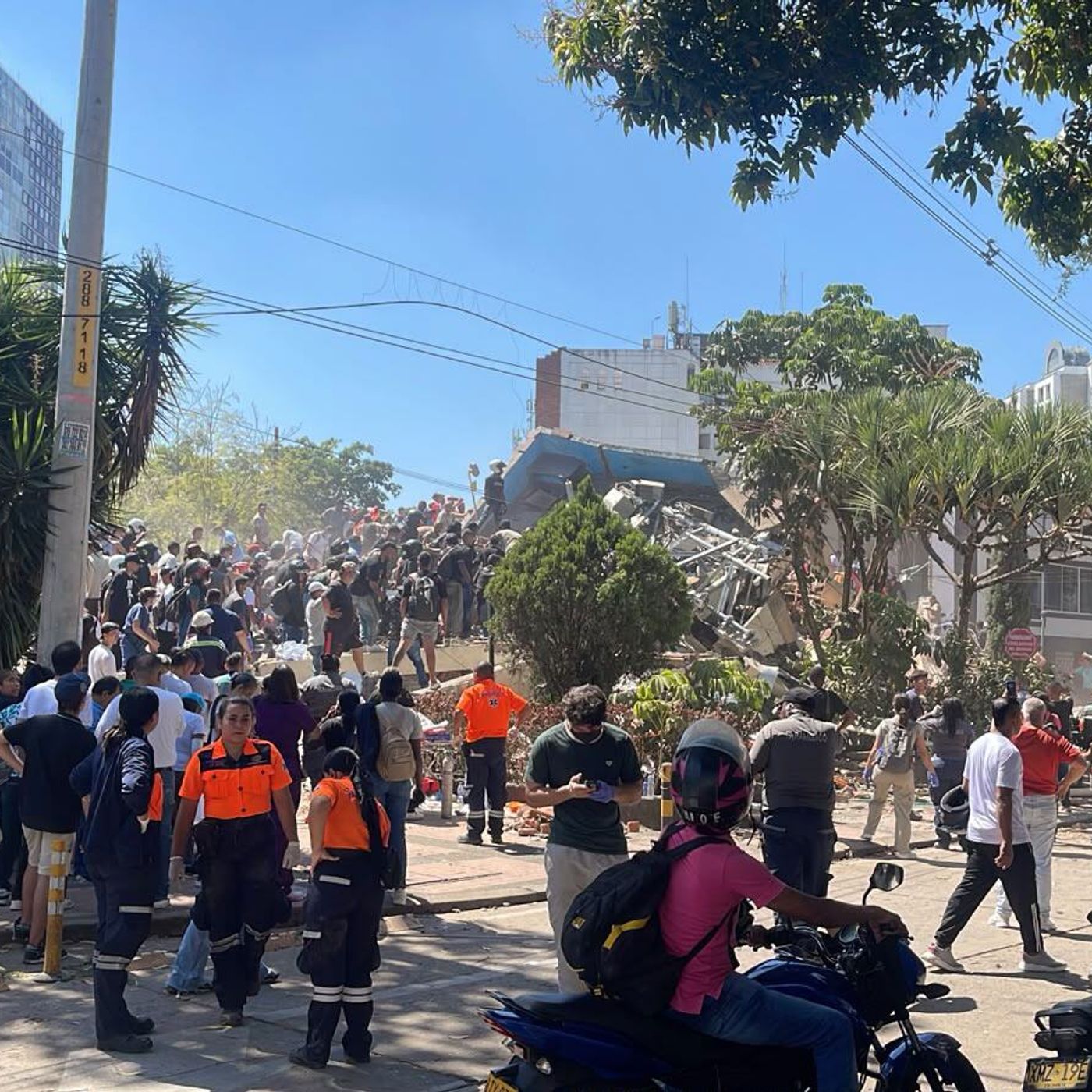 Terremoto de magnitude 7,4 na Colômbia deixa mais de 70 mortos episode artwork