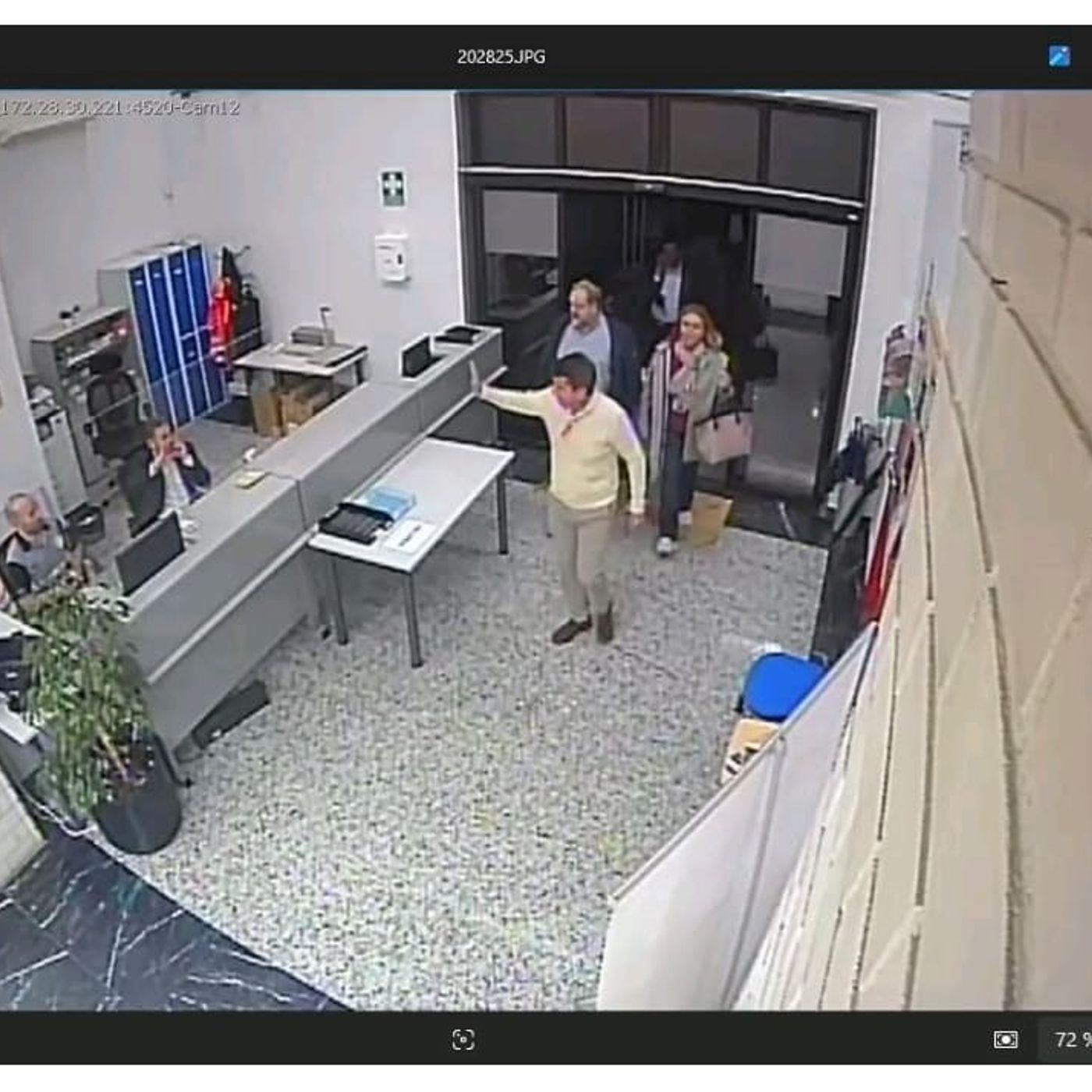 Las Noticias de La Mañana: Las cámaras de seguridad muestran a Mazón entrando en el Cecopi a las 20:28 horas