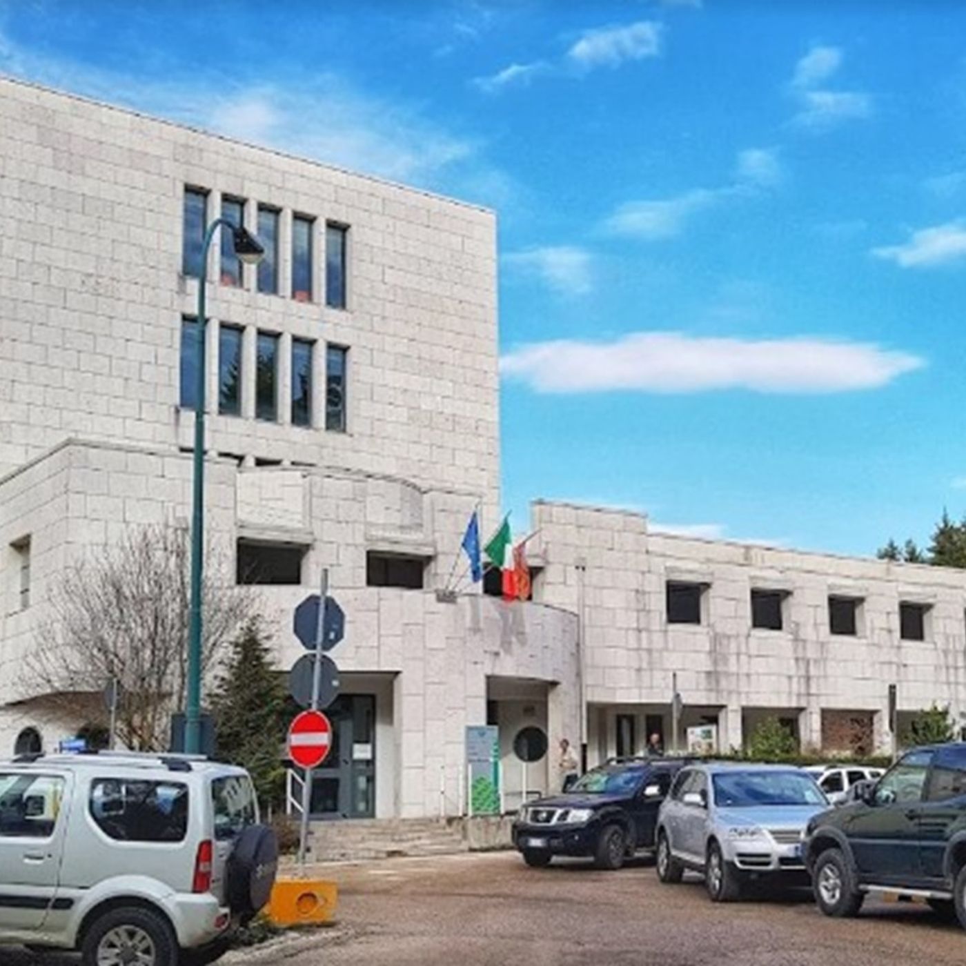 Cominciata la demolizione del vecchio ospedale: al suo posto un’area verde episode artwork