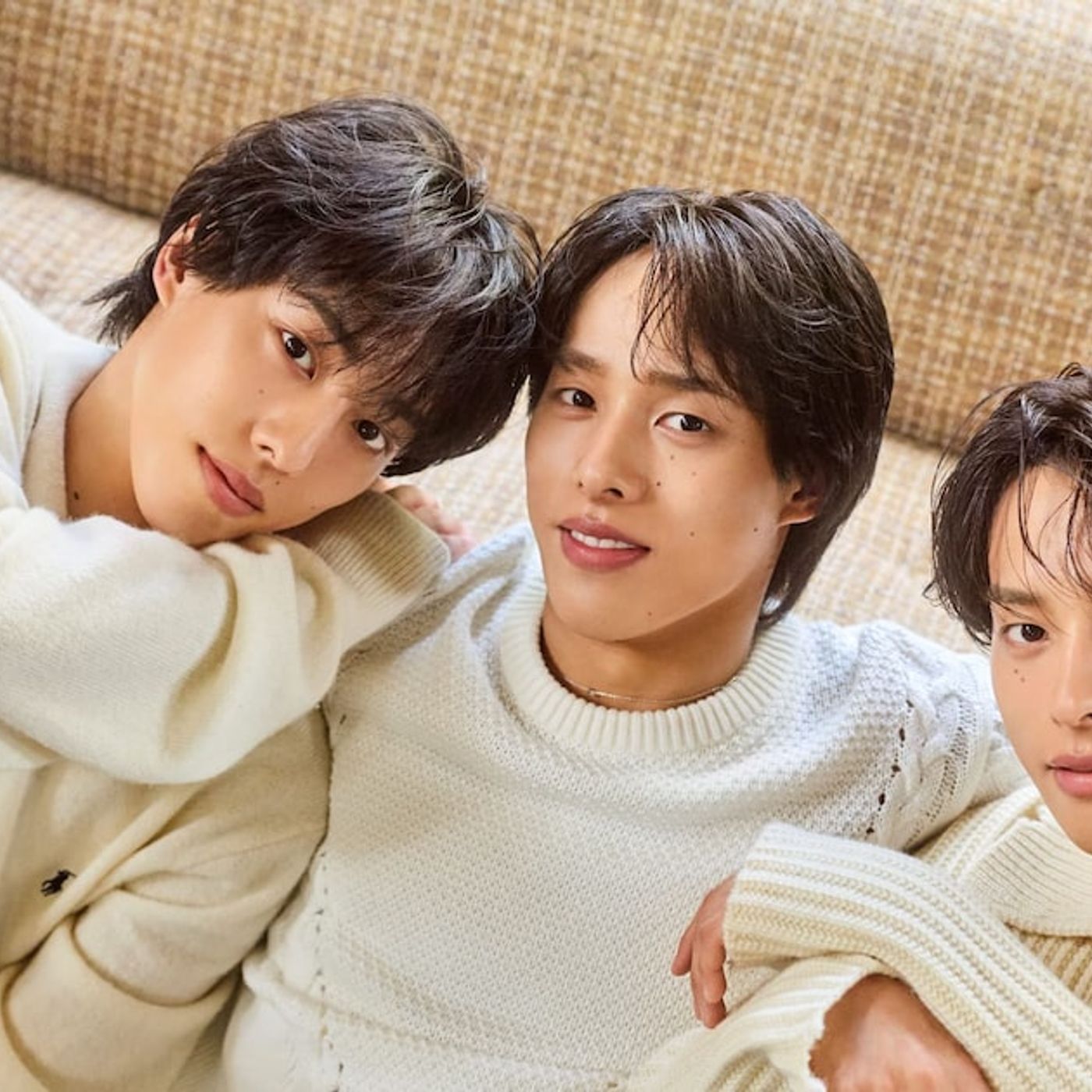 “一卵性三つ子パフォーマー”佐藤三兄弟がメジャーデビュー、スーパー銭湯での活動で関係者の目に留まり - 音楽ナタリー episode artwork