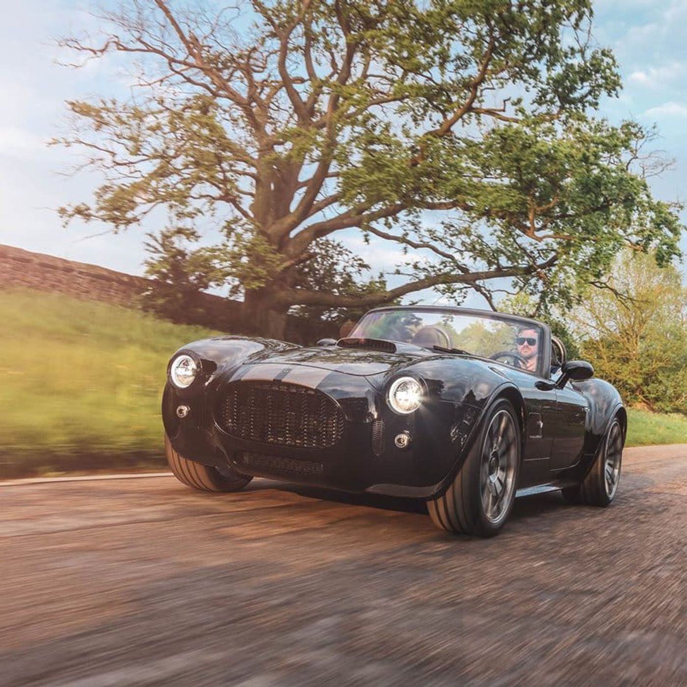 AC Cobra GT Roadster: Por fin alguien sale de la pauta episode artwork