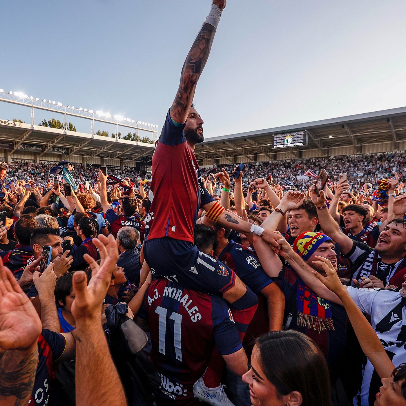 Carrusel Canalla | El momentazo de radio en 'Carrusel Canalla' entre Morales y un aficionado del Levante tras el ascenso a Primera: "¡Me est