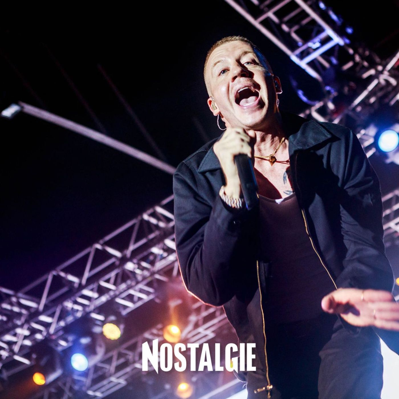 Macklemore : une fan menottée après son concert, et la raison est inattendue ! episode artwork