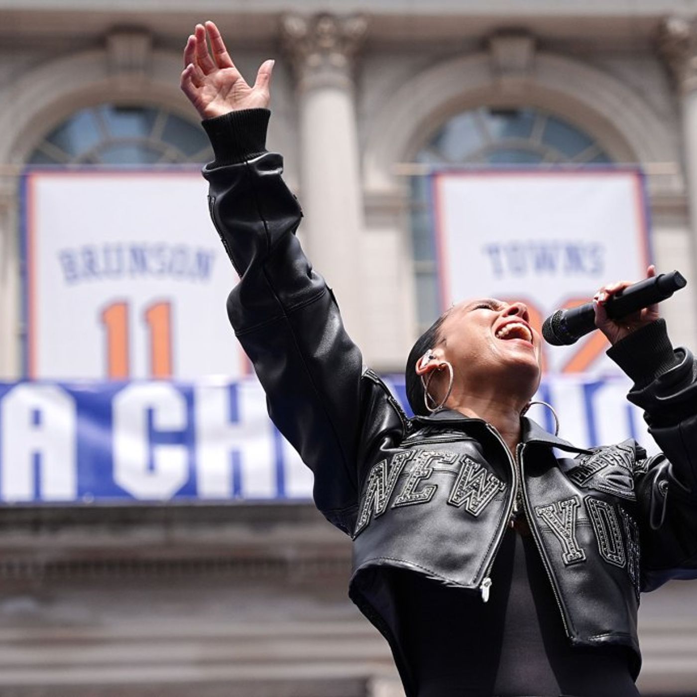 The New York Knicks Dance Along as Alicia Keys Ends Championship Parade With ‘Empire State of Mind’ episode artwork