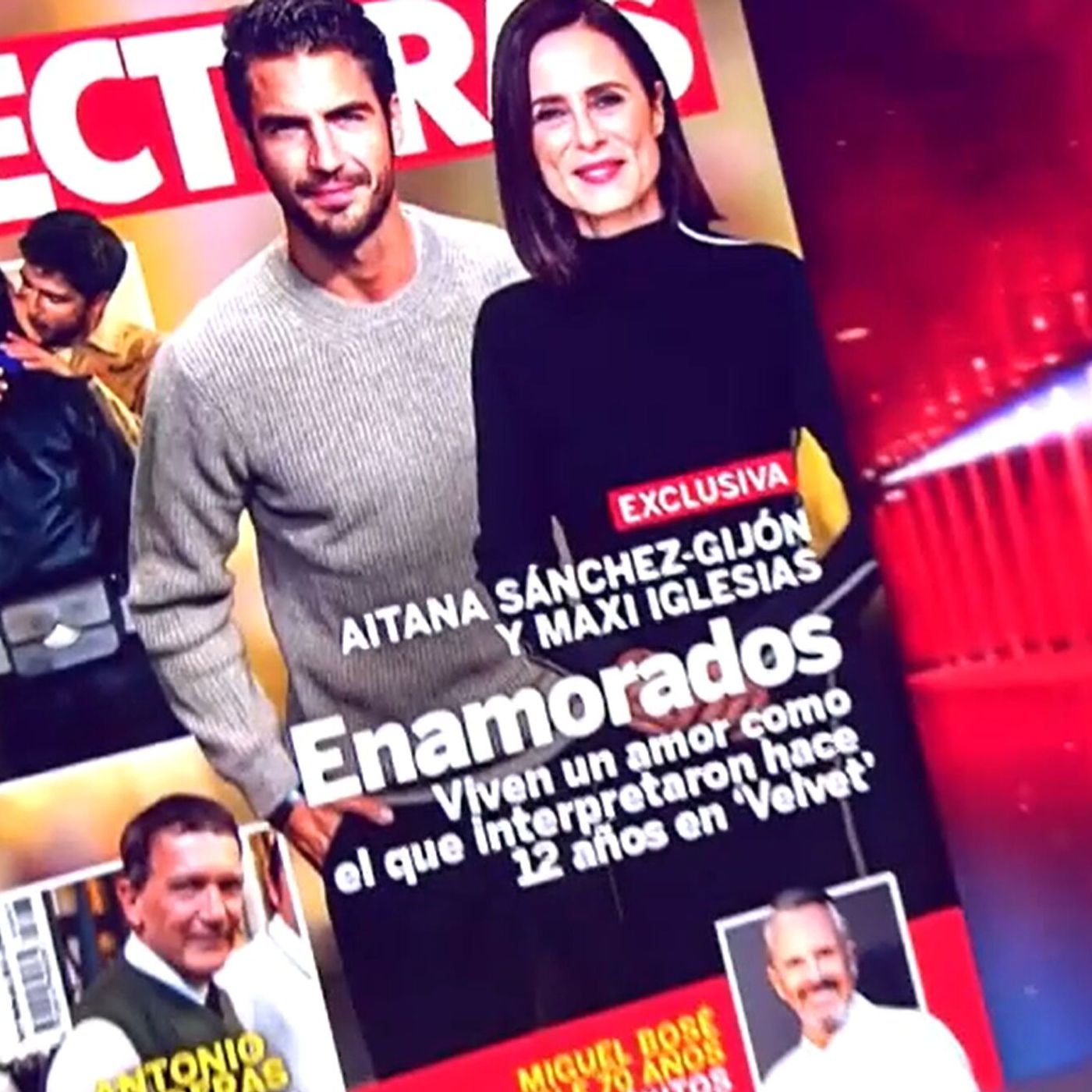 Prensa rosa: Aitana Sánchez-Gijón y Maxi Iglesias, pillados besándose en plena calle