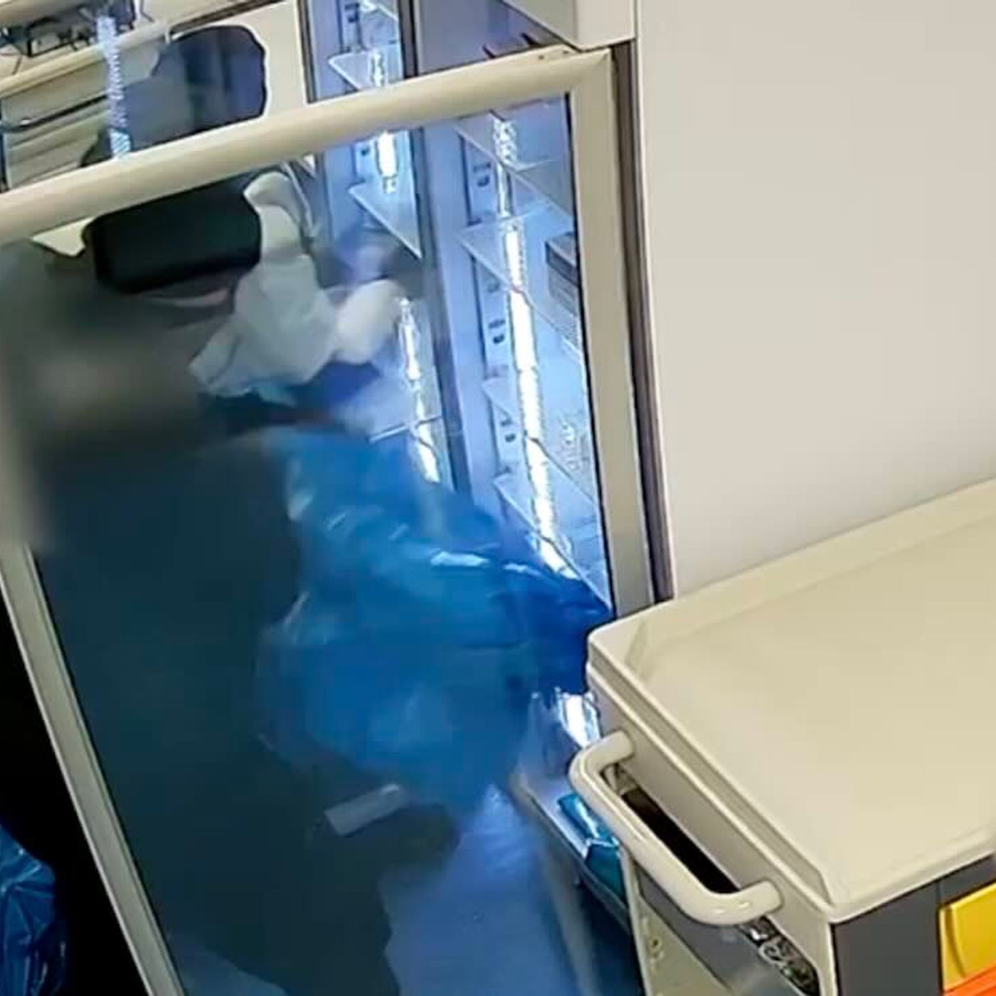 Napoli, il sacco milinario dei farmaci salvavita. Tutti i 17 indagti episode artwork