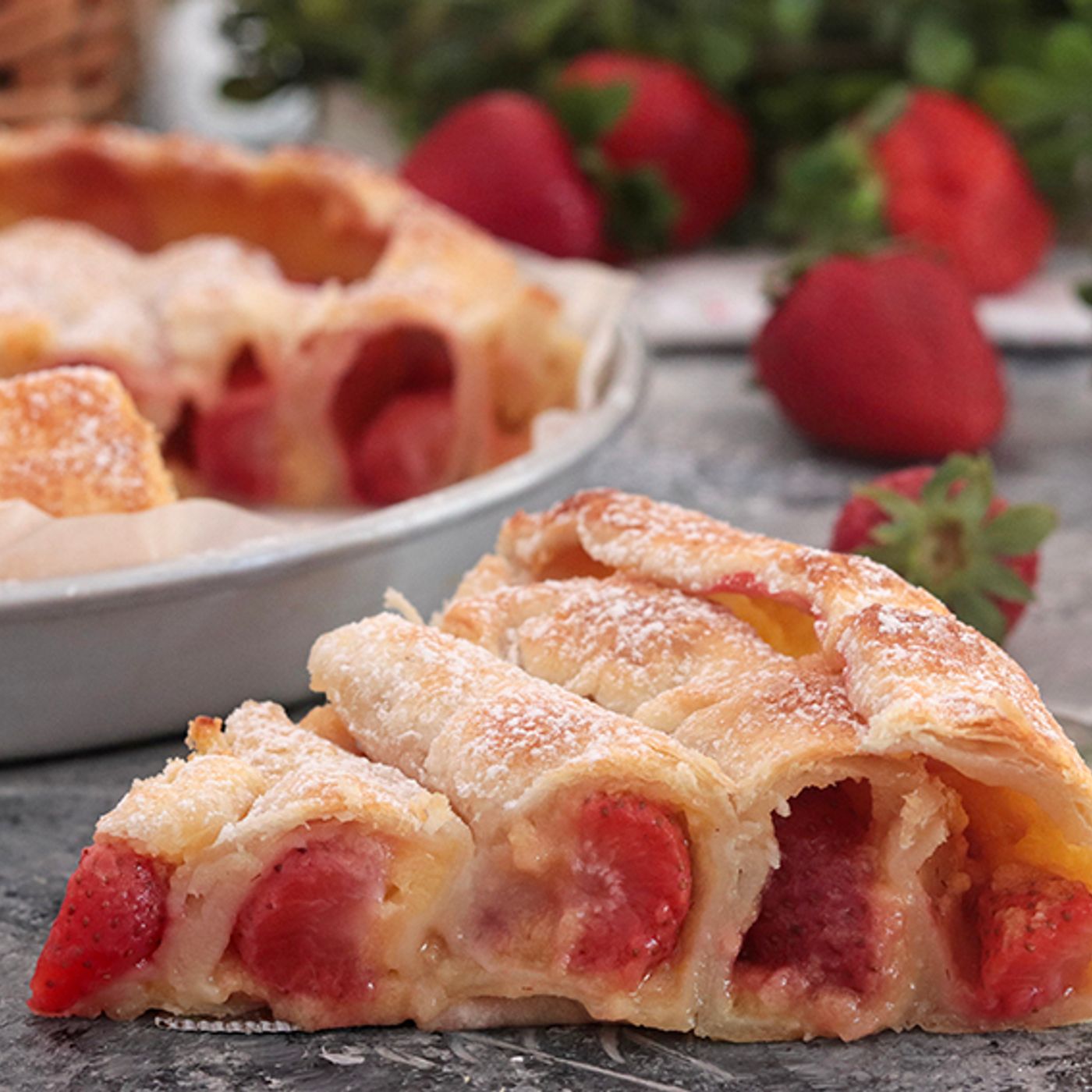 Torta arrotolata fragole e crema