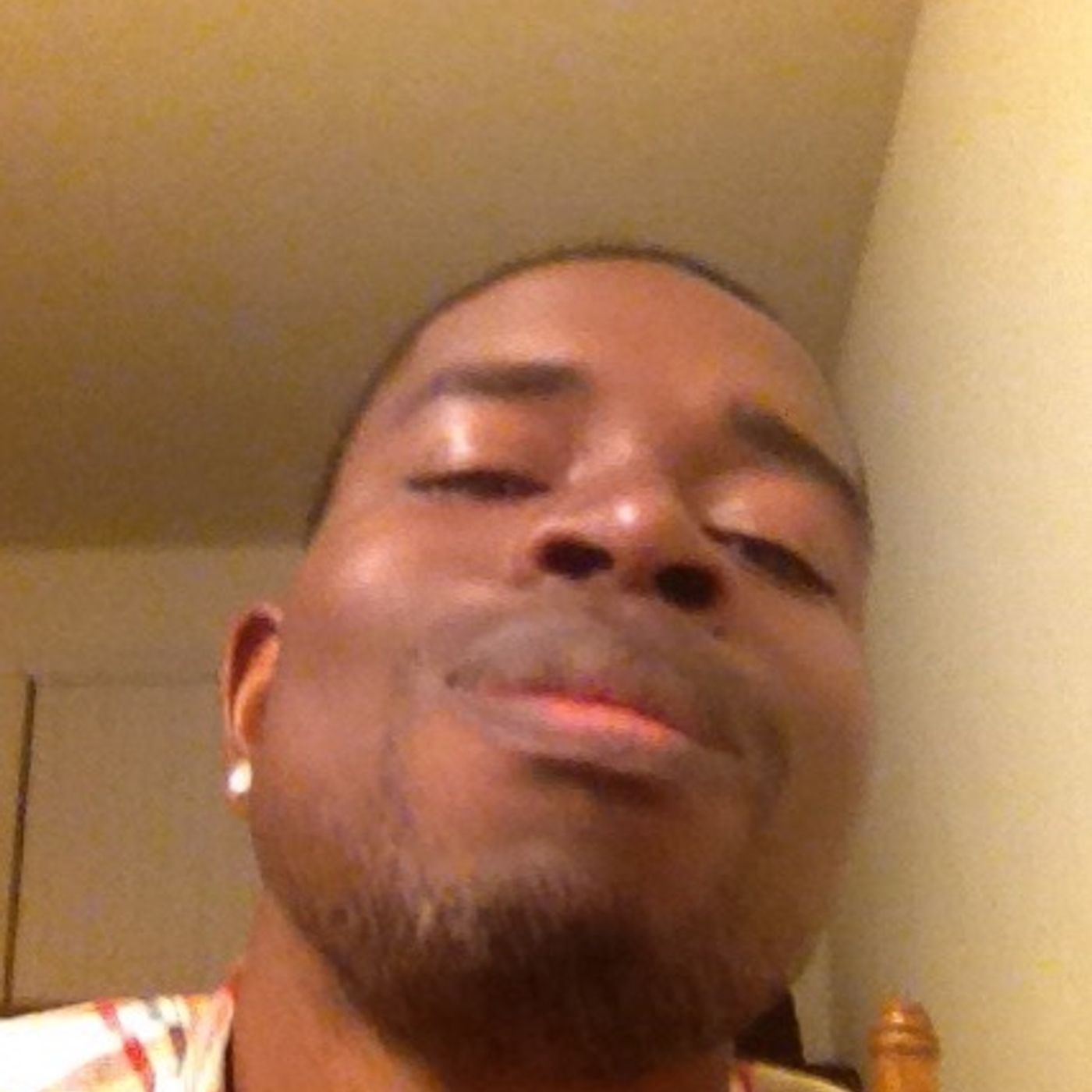 She has curves, I have Daniel Caesar and flowers😍😬 She has curves, I have Daniel Caesar and flowers😍😬